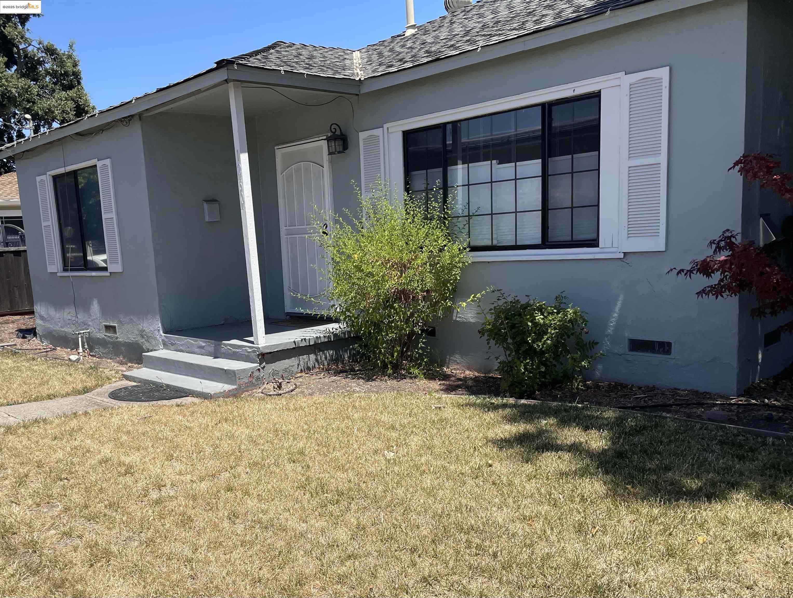 Detail Gallery Image 1 of 6 For 1260 Mesa St, Concord,  CA 94518 - 2 Beds | 1 Baths