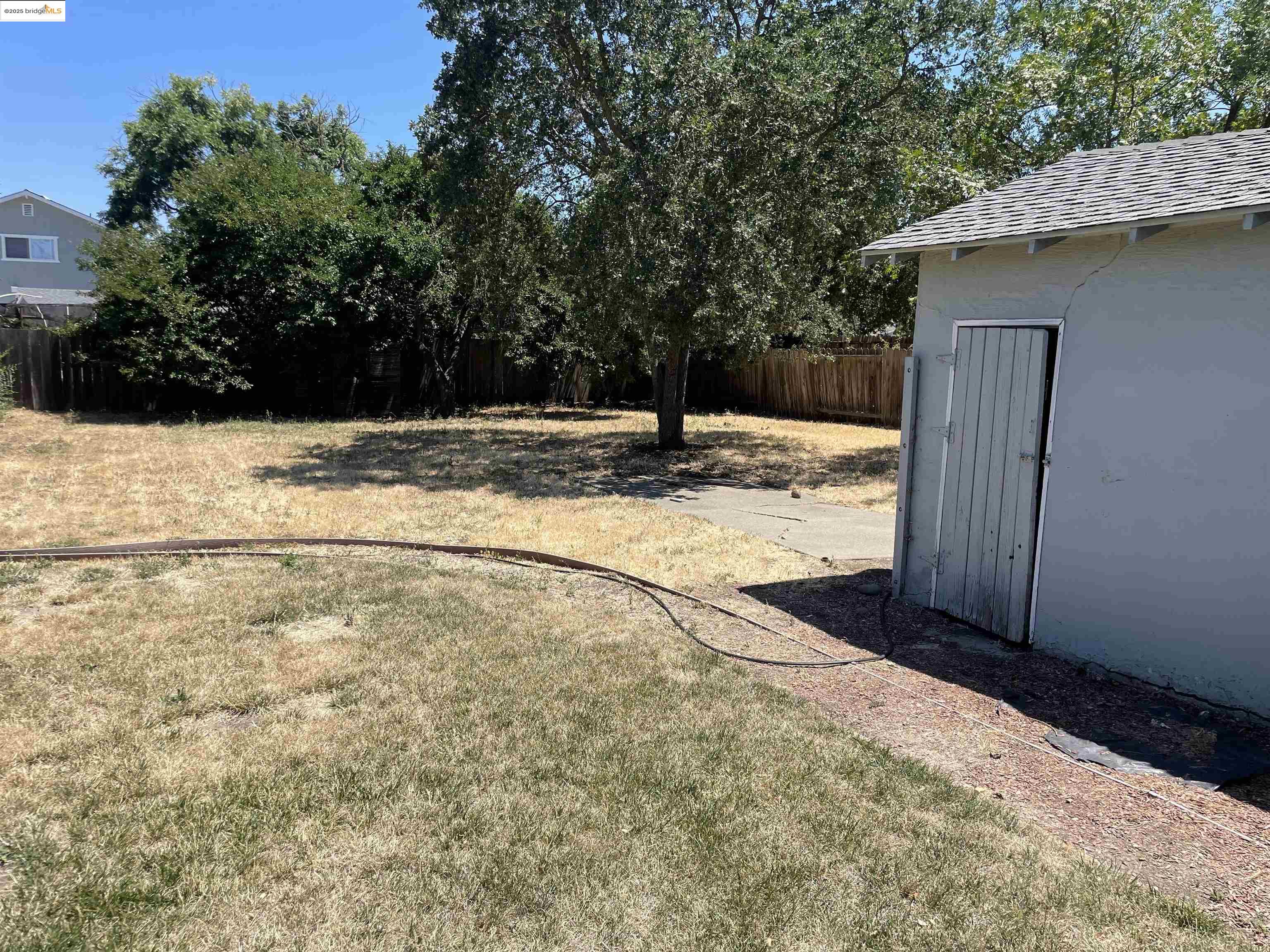 Detail Gallery Image 2 of 6 For 1260 Mesa St, Concord,  CA 94518 - 2 Beds | 1 Baths