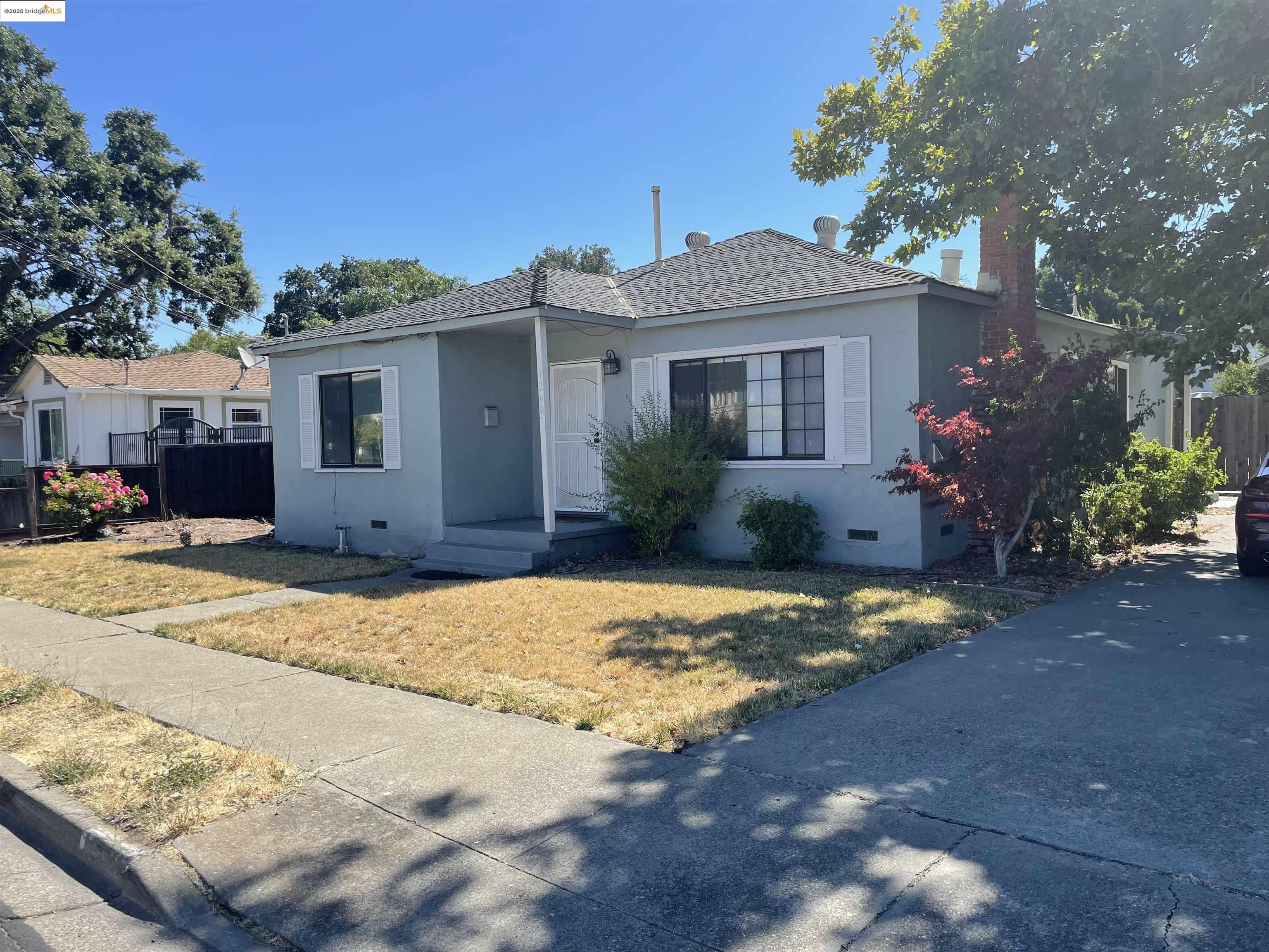 Detail Gallery Image 2 of 13 For 1260 Mesa St, Concord,  CA 94518 - 2 Beds | 1 Baths
