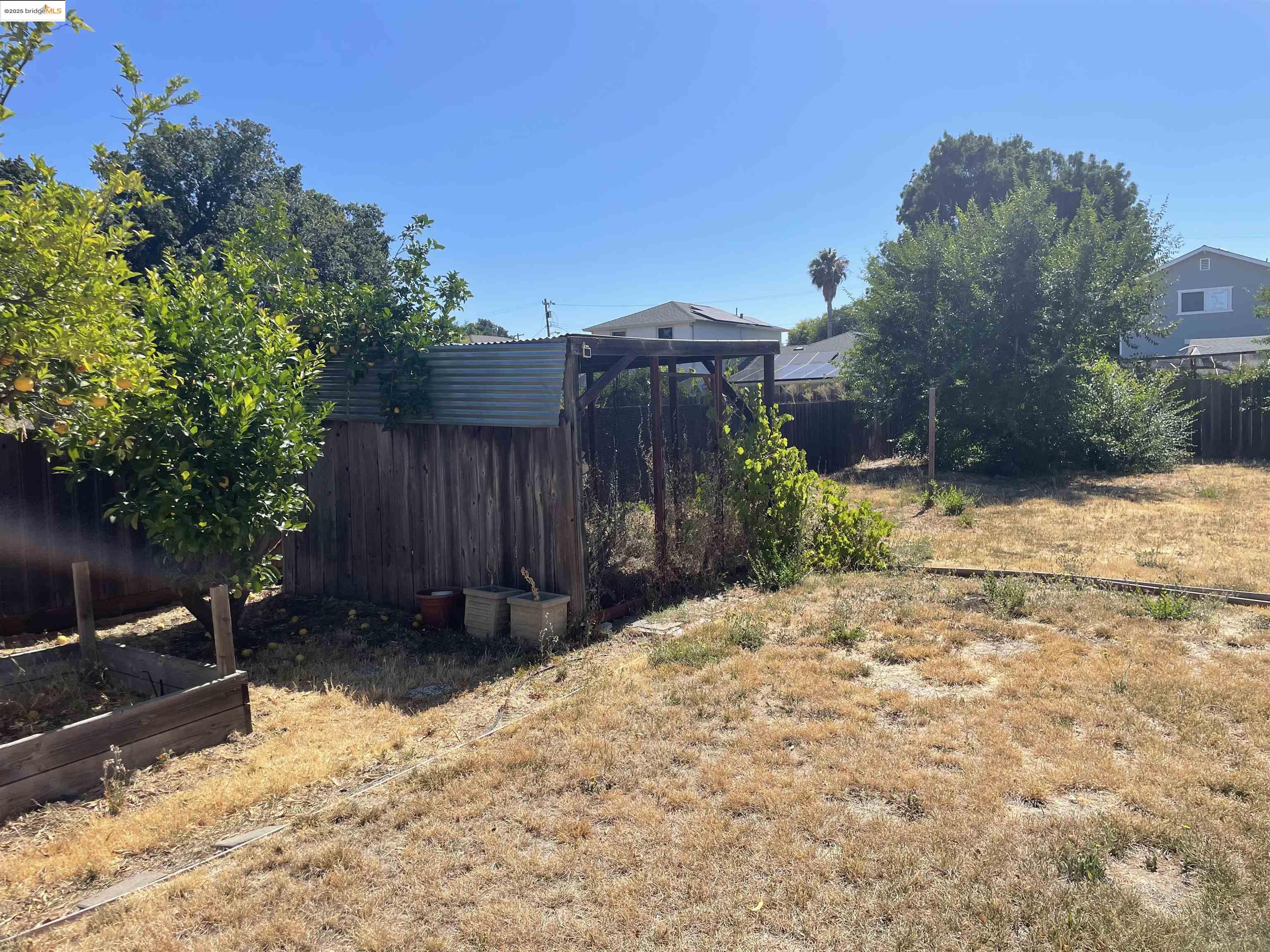 Detail Gallery Image 11 of 13 For 1260 Mesa St, Concord,  CA 94518 - 2 Beds | 1 Baths