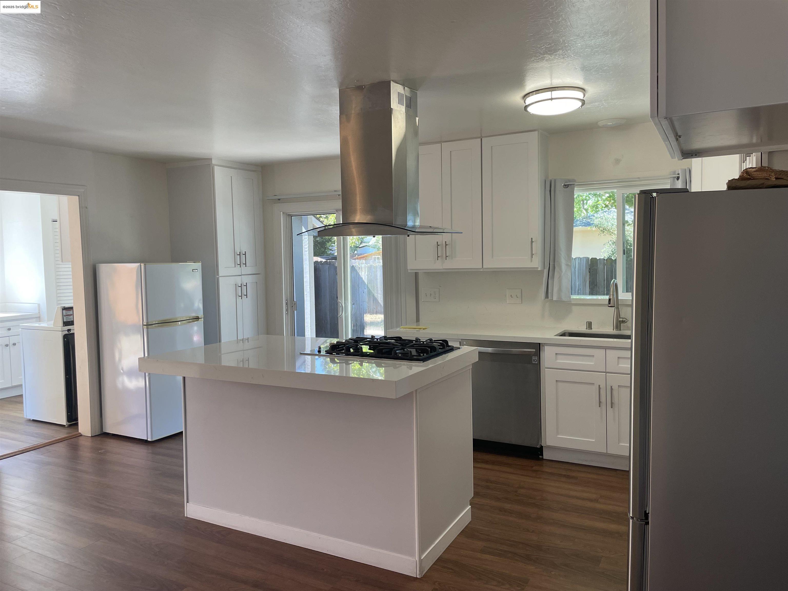 Detail Gallery Image 4 of 13 For 1260 Mesa St, Concord,  CA 94518 - 2 Beds | 1 Baths