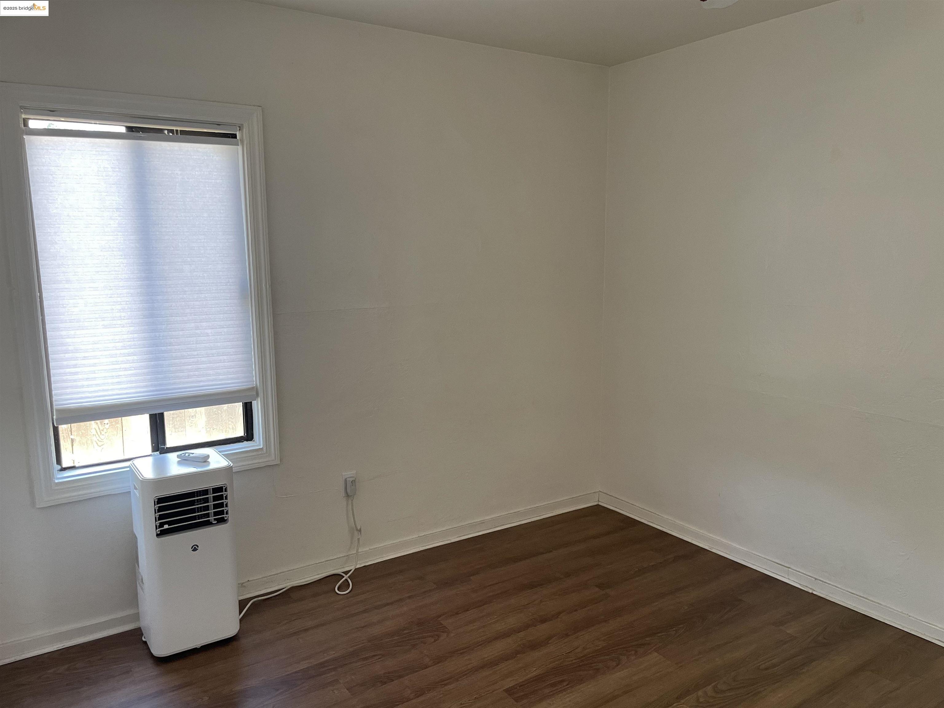 Detail Gallery Image 6 of 6 For 1260 Mesa St, Concord,  CA 94518 - 2 Beds | 1 Baths