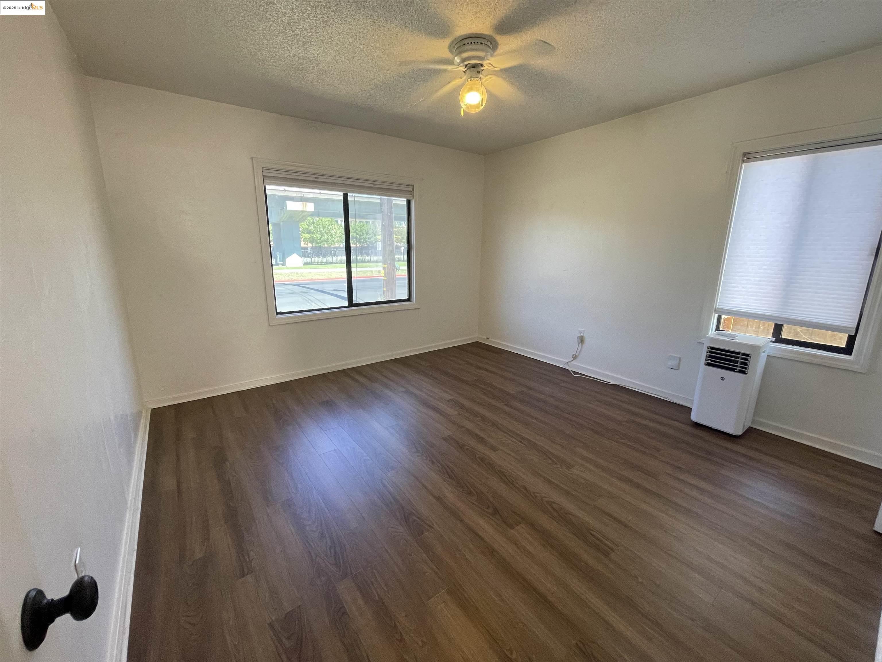 Detail Gallery Image 7 of 13 For 1260 Mesa St, Concord,  CA 94518 - 2 Beds | 1 Baths