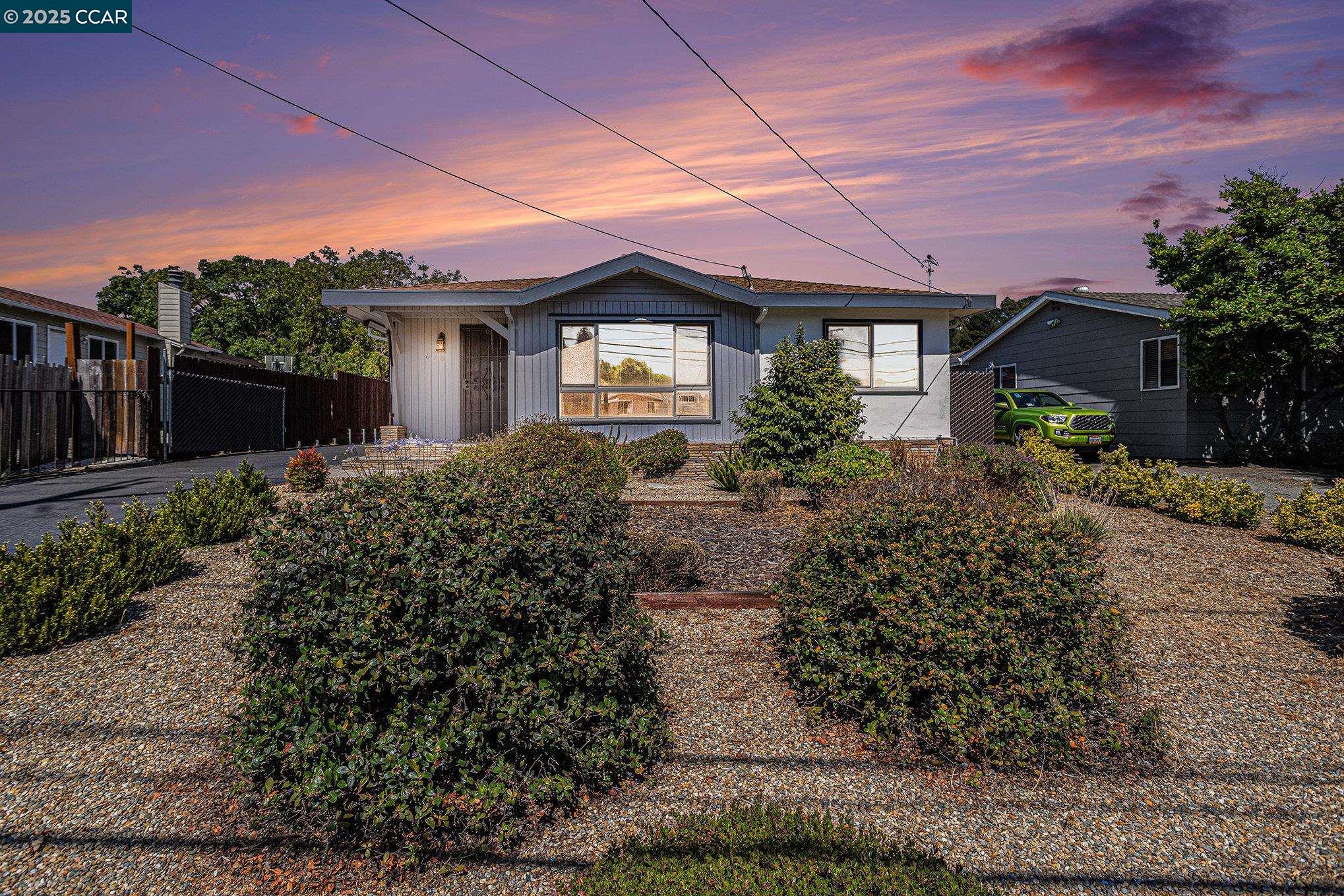 Detail Gallery Image 1 of 35 For 876 Appian Way, El Sobrante,  CA 94803 - 4 Beds | 2 Baths