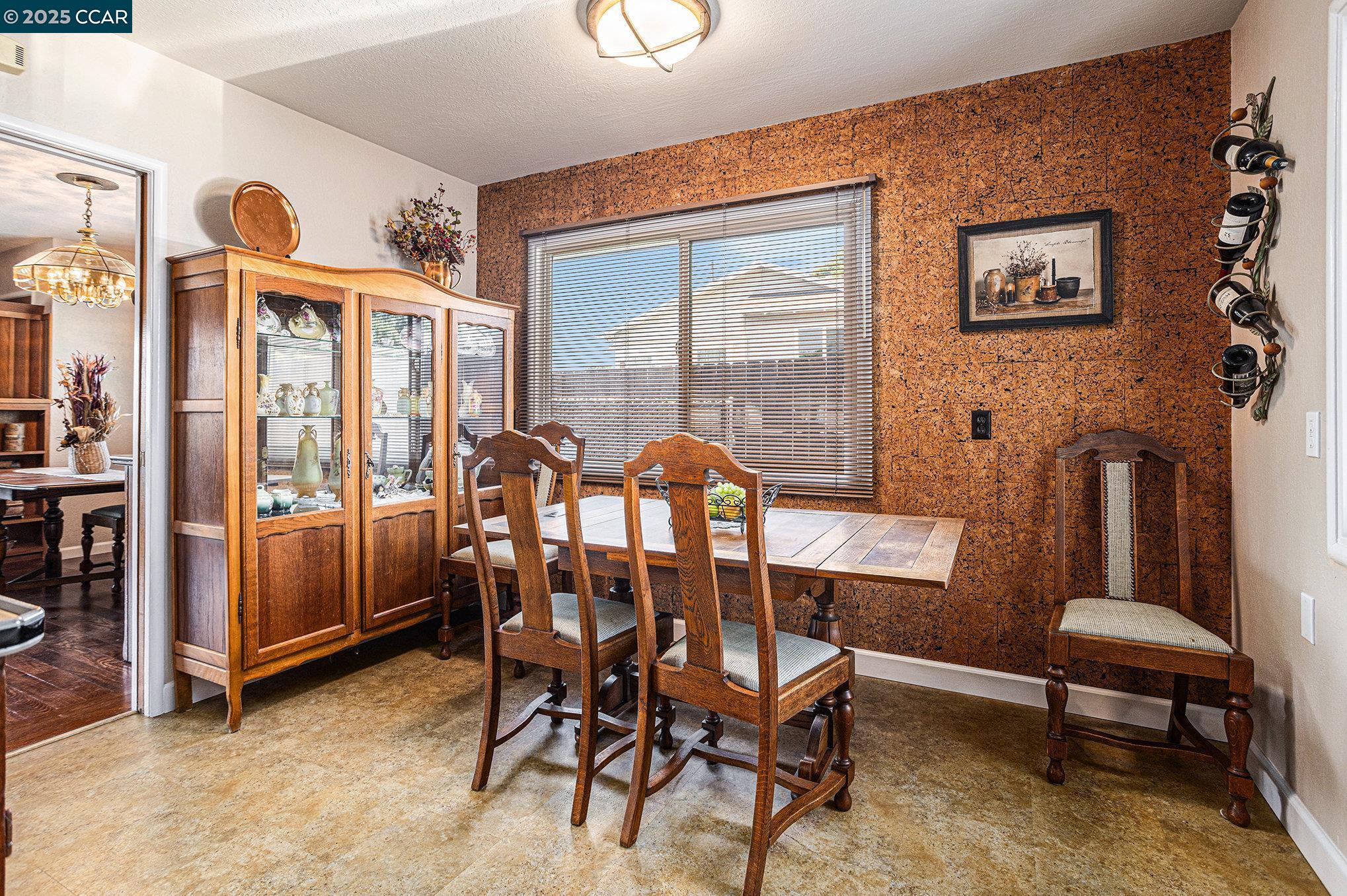 Detail Gallery Image 12 of 35 For 876 Appian Way, El Sobrante,  CA 94803 - 4 Beds | 2 Baths