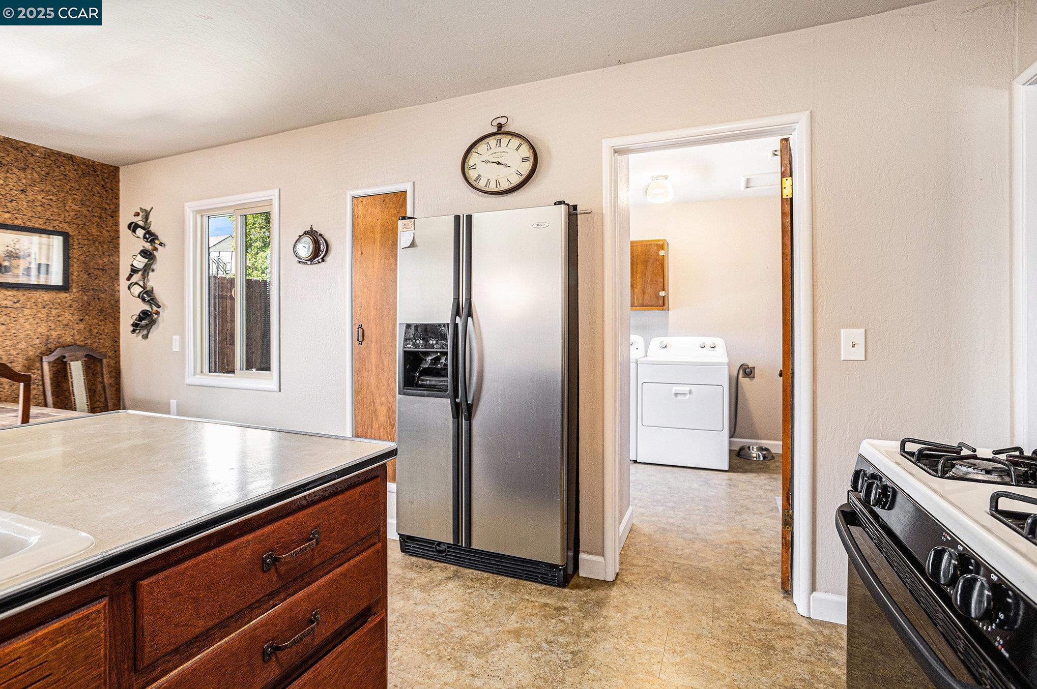 Detail Gallery Image 15 of 35 For 876 Appian Way, El Sobrante,  CA 94803 - 4 Beds | 2 Baths