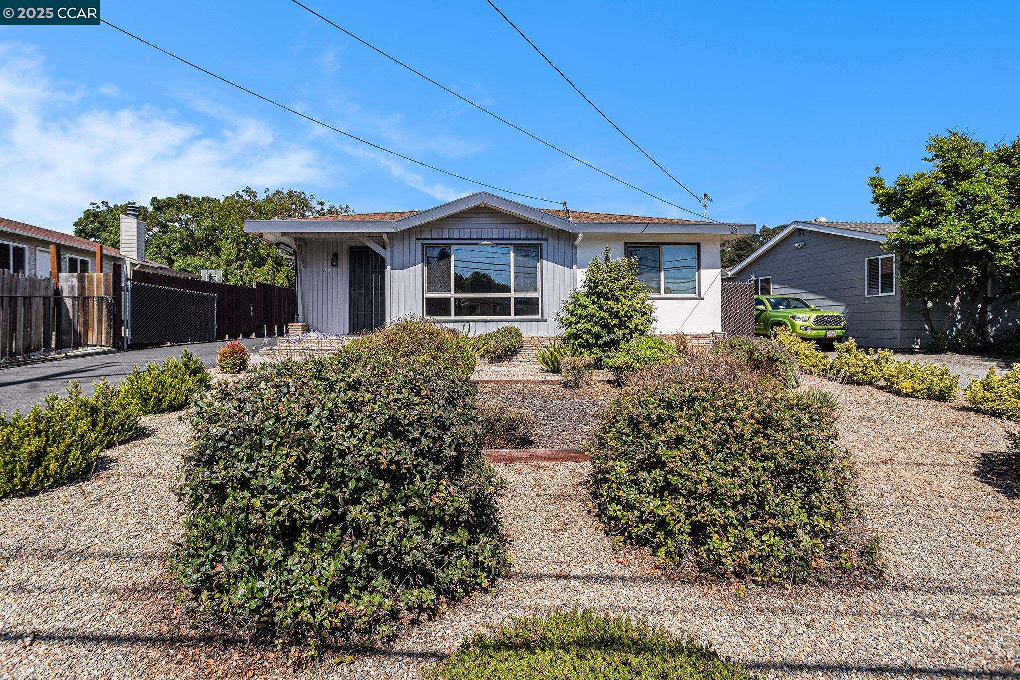 Detail Gallery Image 5 of 35 For 876 Appian Way, El Sobrante,  CA 94803 - 4 Beds | 2 Baths