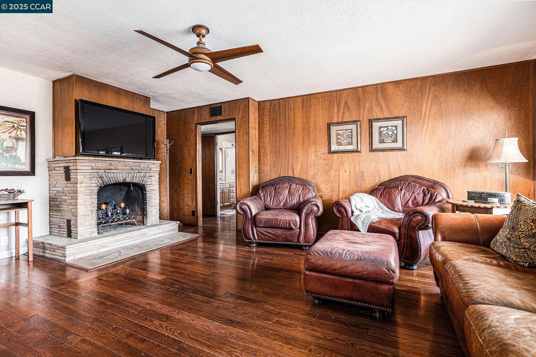 Detail Gallery Image 8 of 35 For 876 Appian Way, El Sobrante,  CA 94803 - 4 Beds | 2 Baths