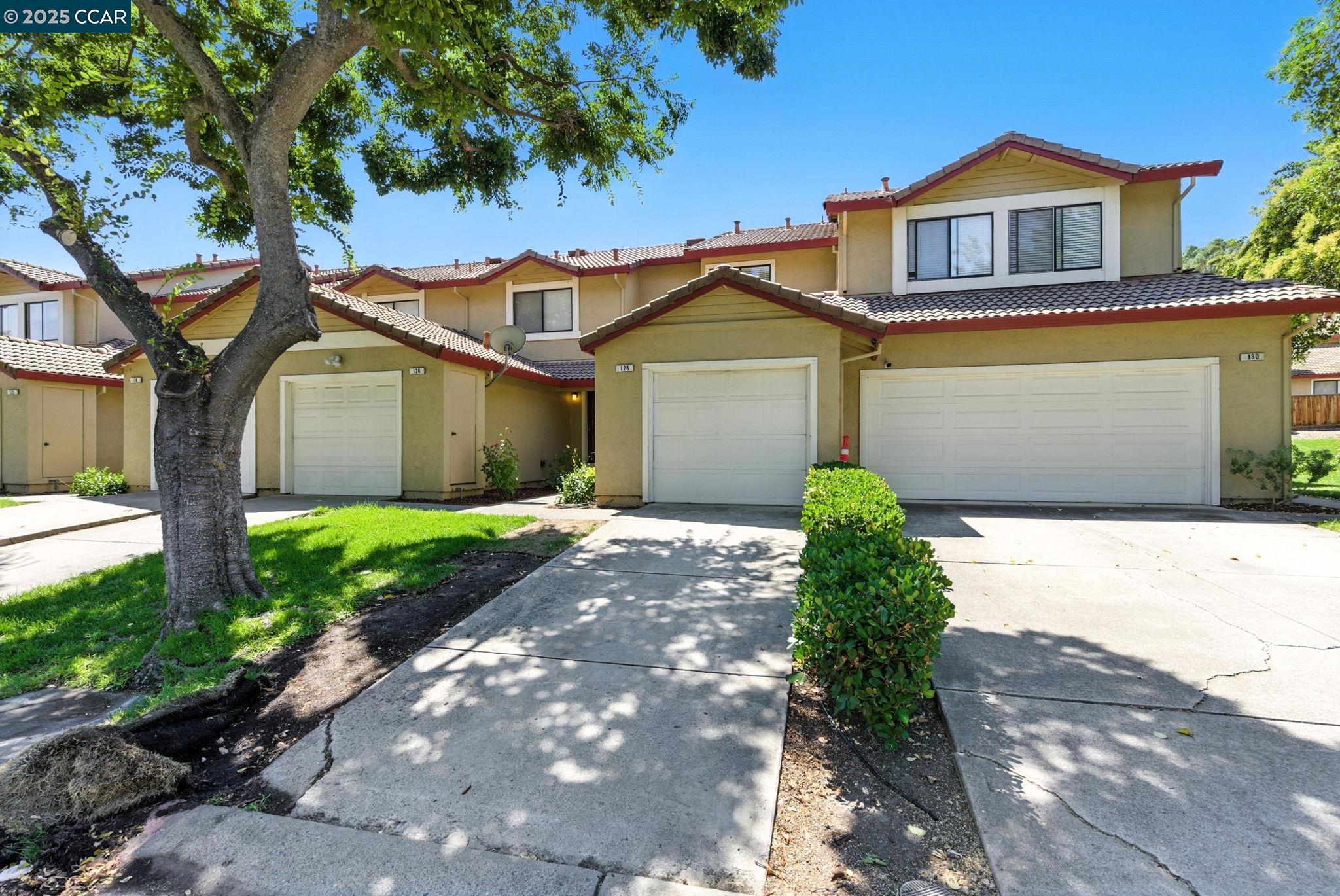 Detail Gallery Image 1 of 33 For 128 Peppermill Ln, Pittsburg,  CA 94565 - 2 Beds | 2/1 Baths