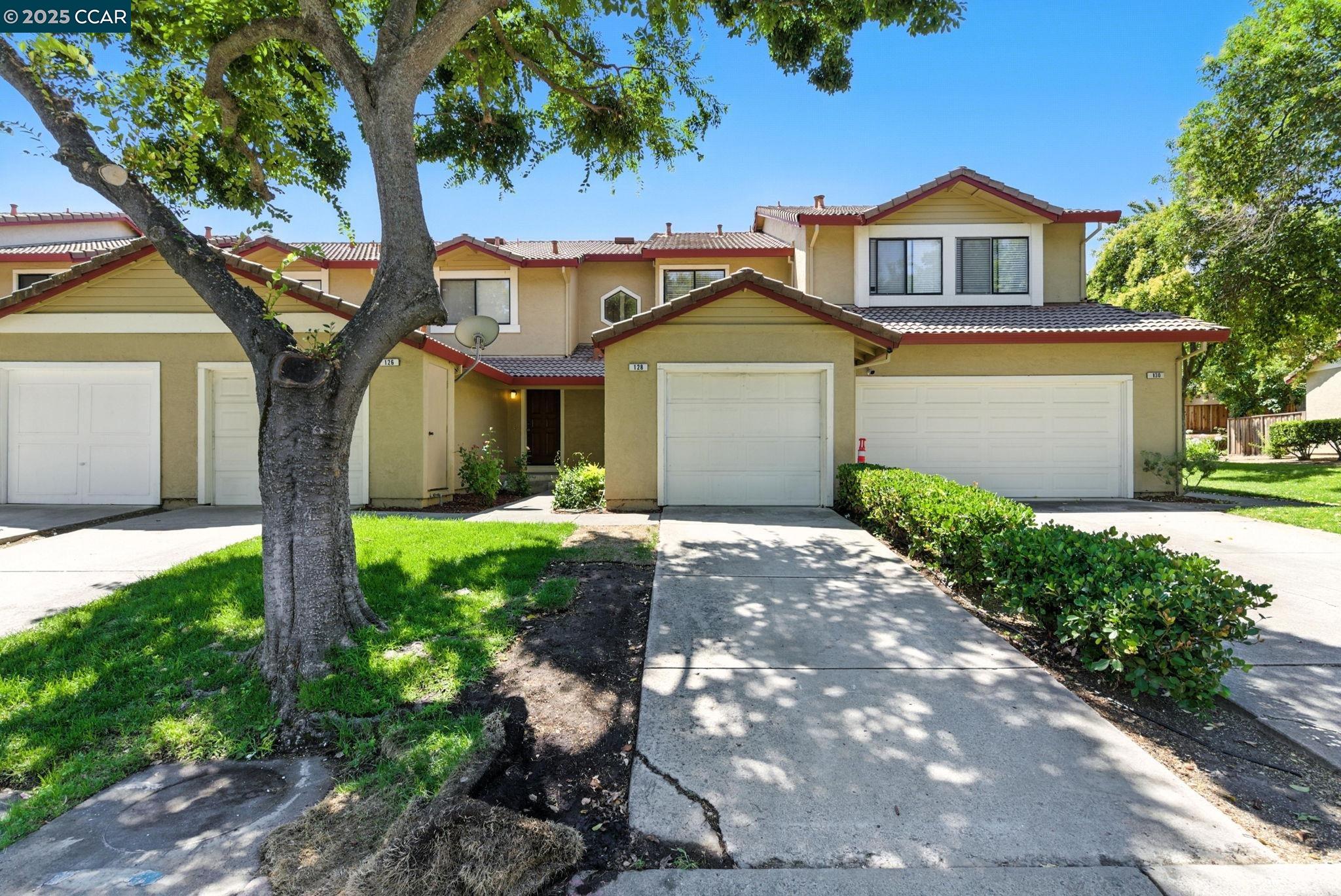 Detail Gallery Image 2 of 33 For 128 Peppermill Ln, Pittsburg,  CA 94565 - 2 Beds | 2/1 Baths
