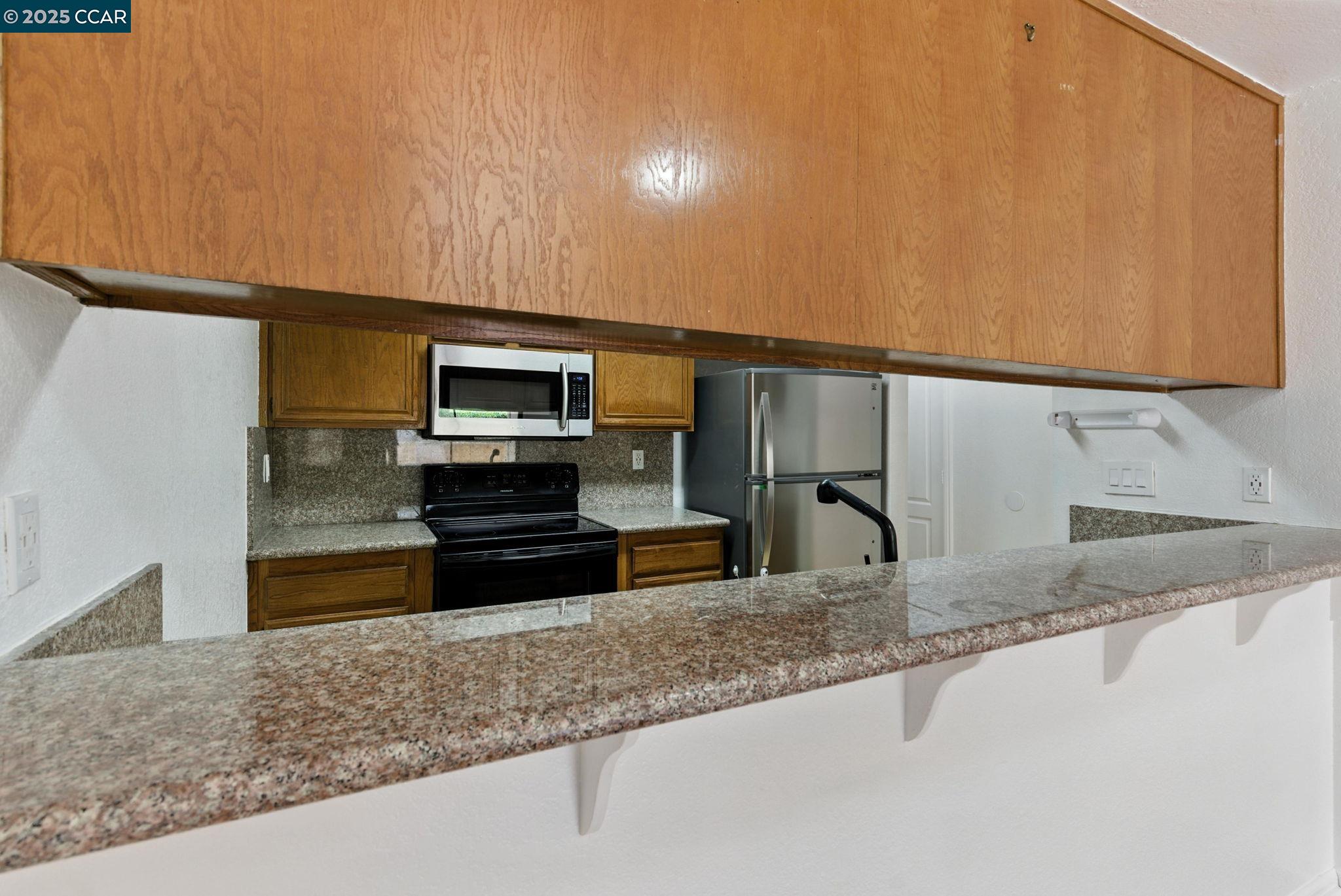 Detail Gallery Image 11 of 33 For 128 Peppermill Ln, Pittsburg,  CA 94565 - 2 Beds | 2/1 Baths
