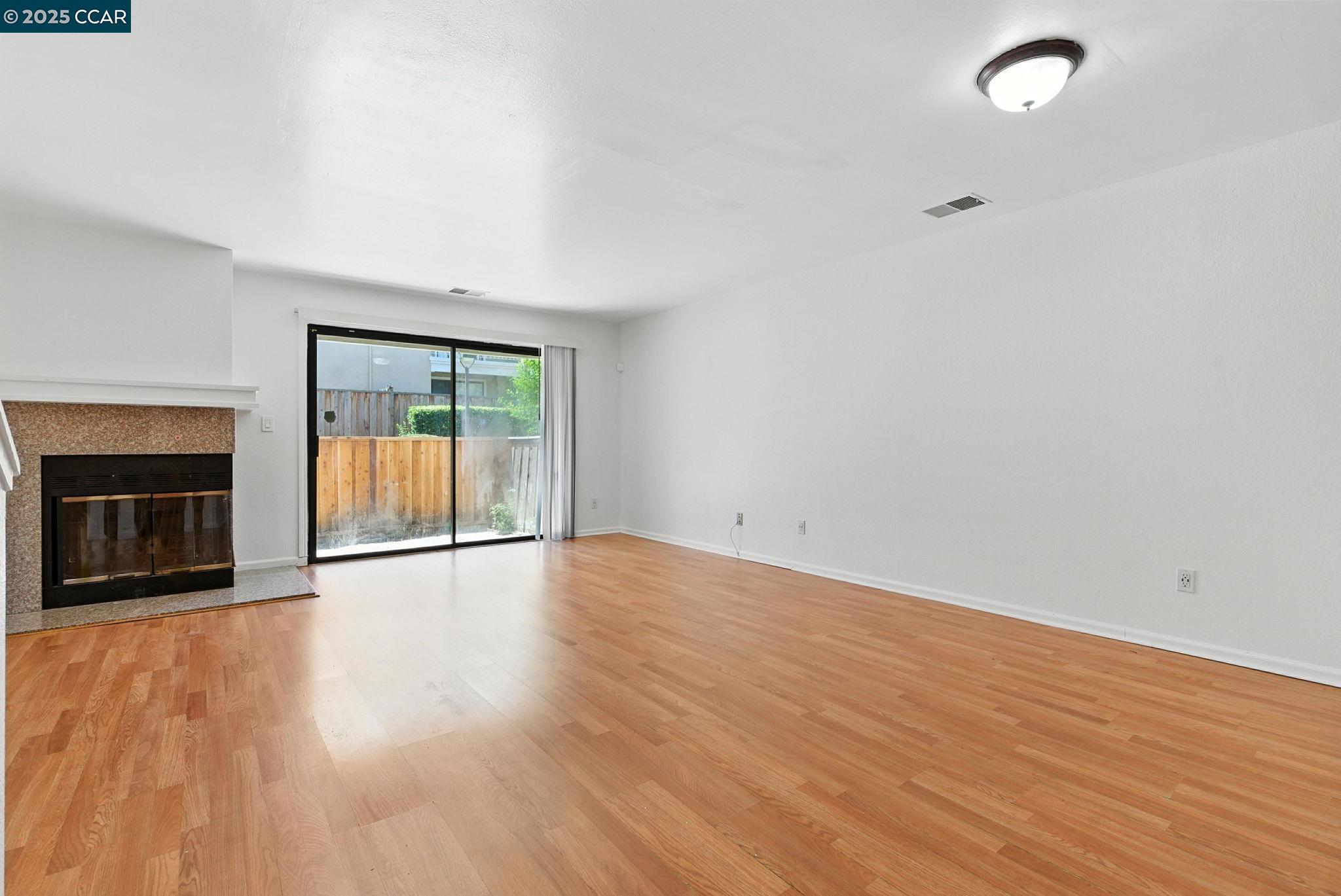 Detail Gallery Image 12 of 33 For 128 Peppermill Ln, Pittsburg,  CA 94565 - 2 Beds | 2/1 Baths