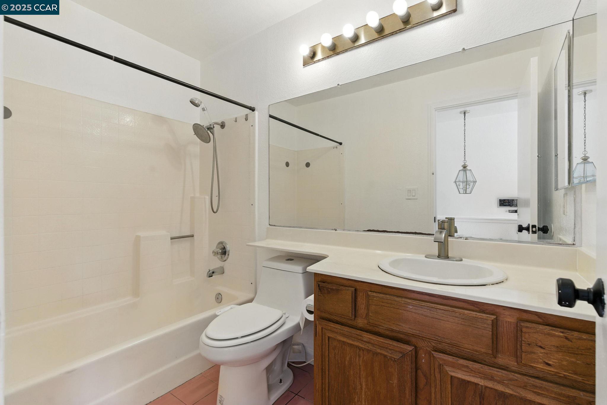 Detail Gallery Image 18 of 33 For 128 Peppermill Ln, Pittsburg,  CA 94565 - 2 Beds | 2/1 Baths