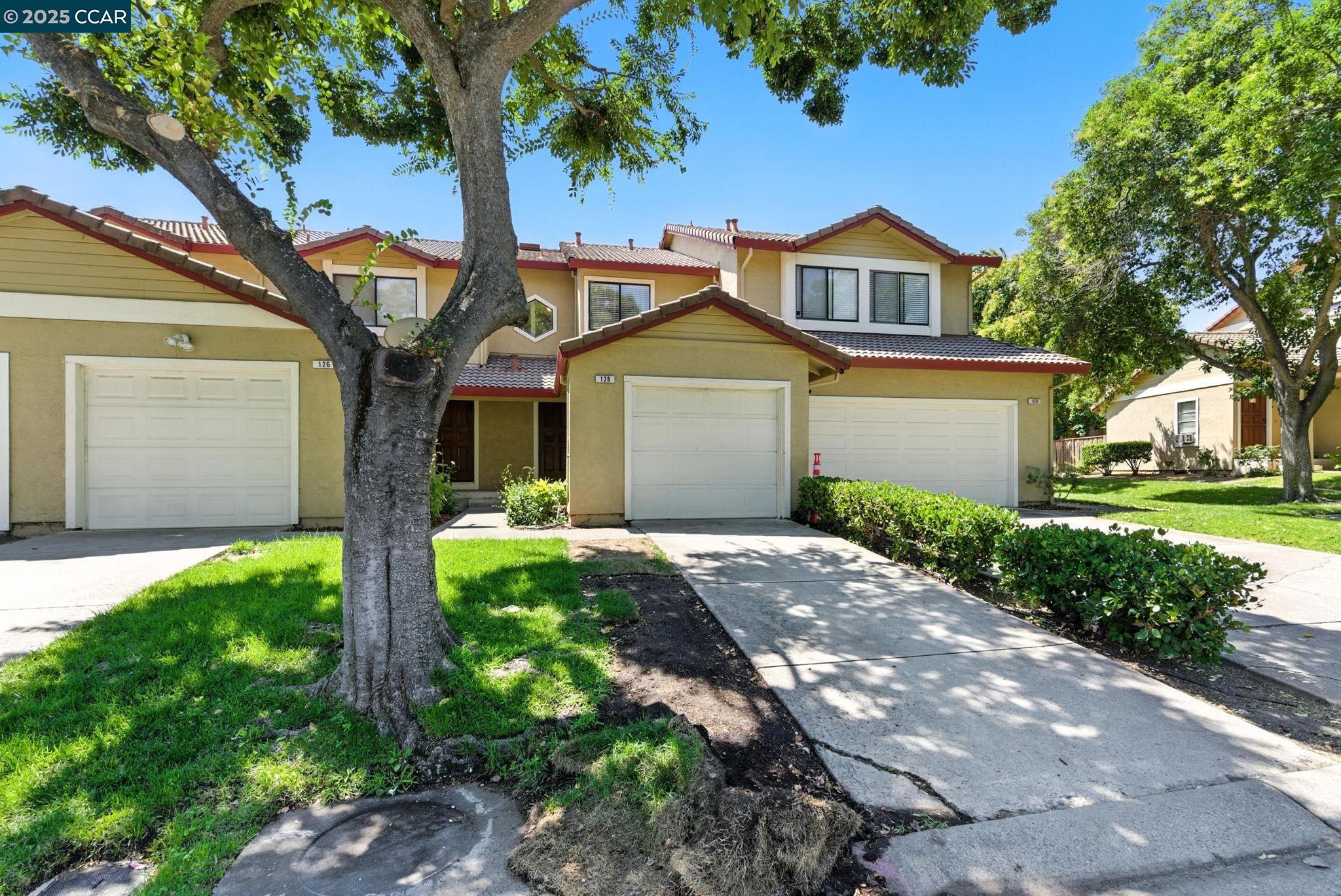 Detail Gallery Image 3 of 33 For 128 Peppermill Ln, Pittsburg,  CA 94565 - 2 Beds | 2/1 Baths