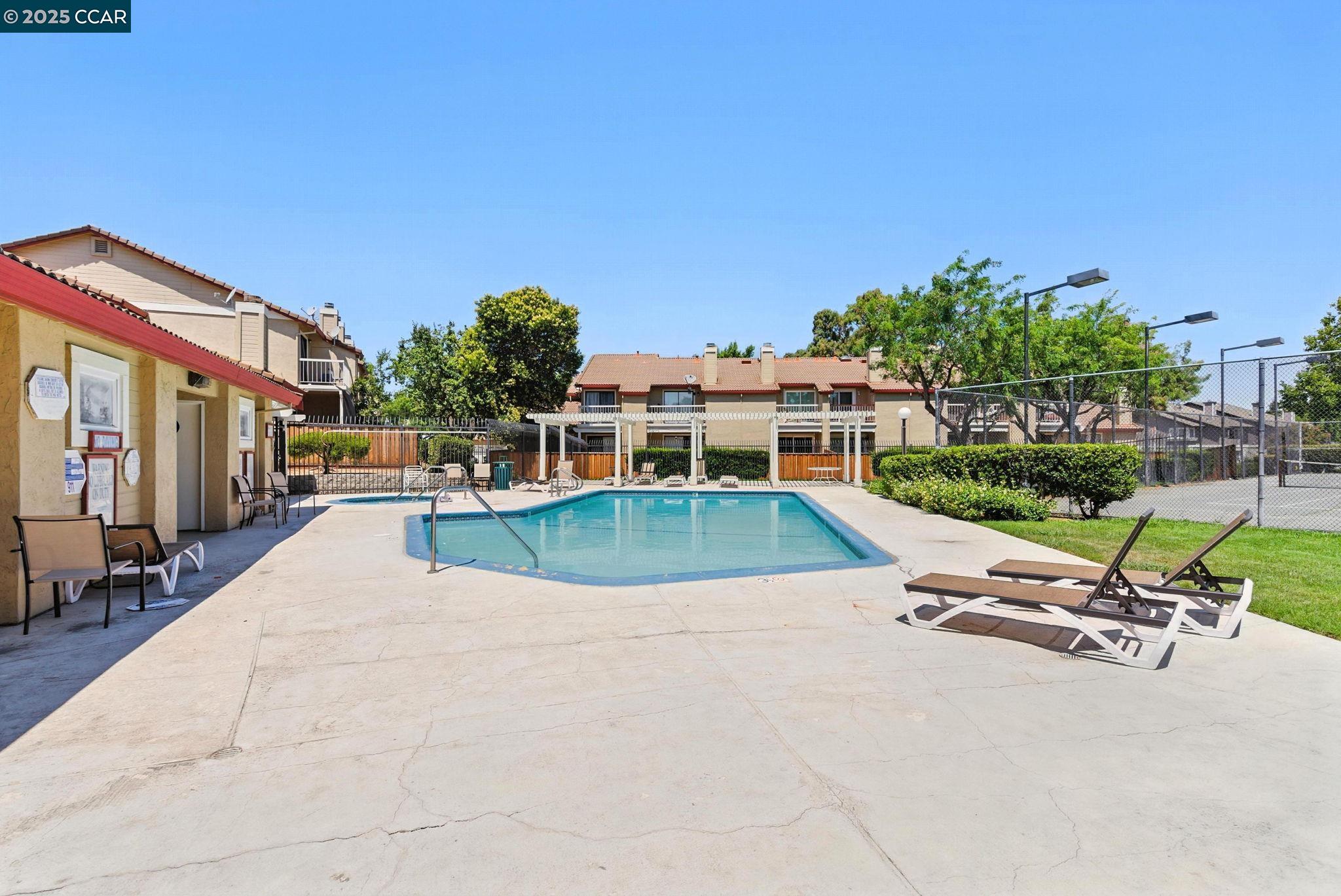 Detail Gallery Image 31 of 33 For 128 Peppermill Ln, Pittsburg,  CA 94565 - 2 Beds | 2/1 Baths