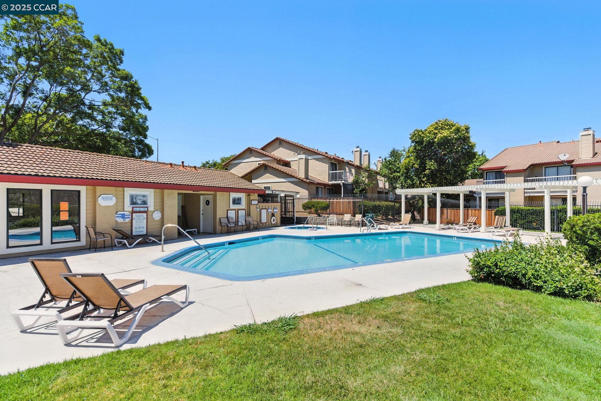 Detail Gallery Image 32 of 33 For 128 Peppermill Ln, Pittsburg,  CA 94565 - 2 Beds | 2/1 Baths