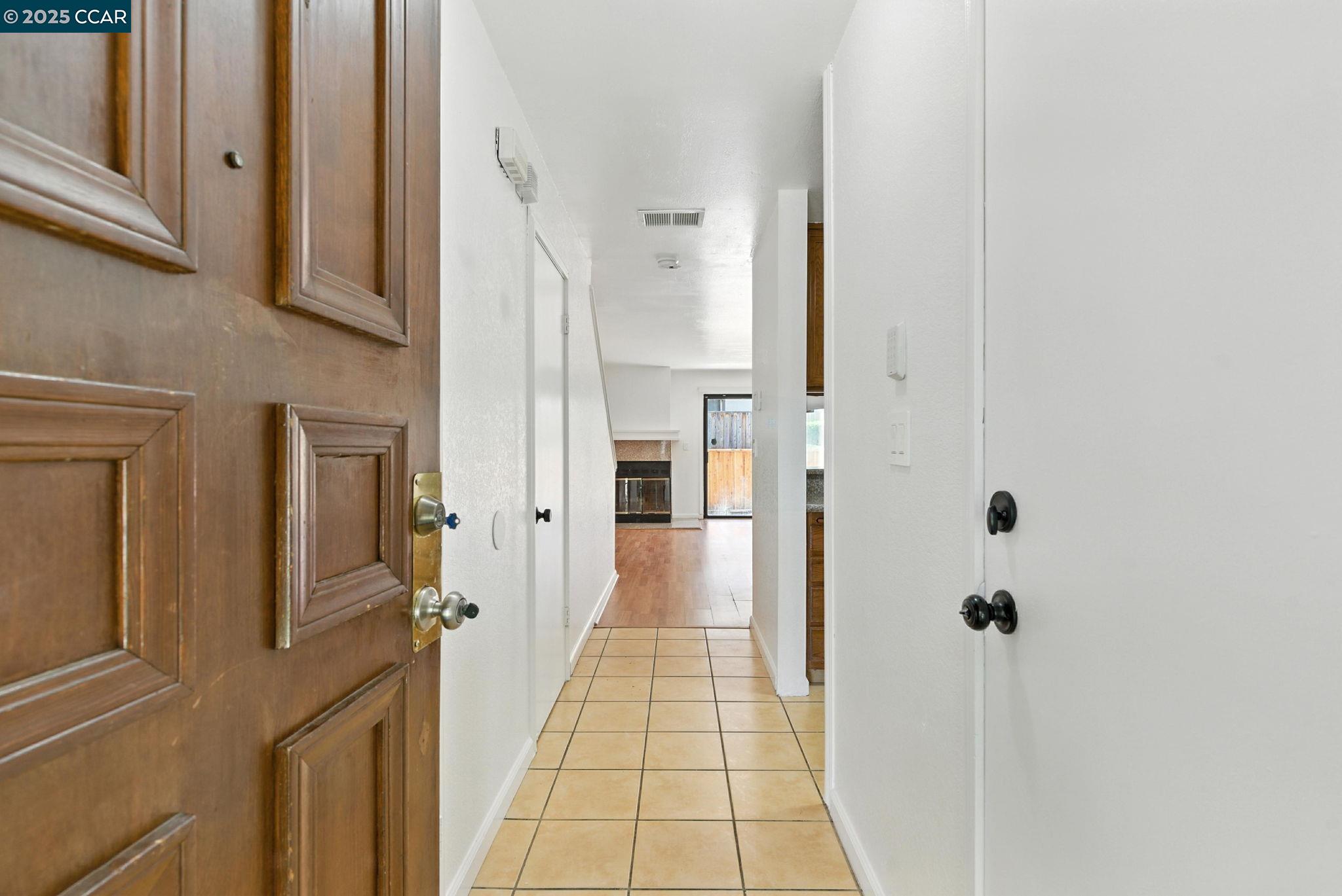 Detail Gallery Image 5 of 33 For 128 Peppermill Ln, Pittsburg,  CA 94565 - 2 Beds | 2/1 Baths