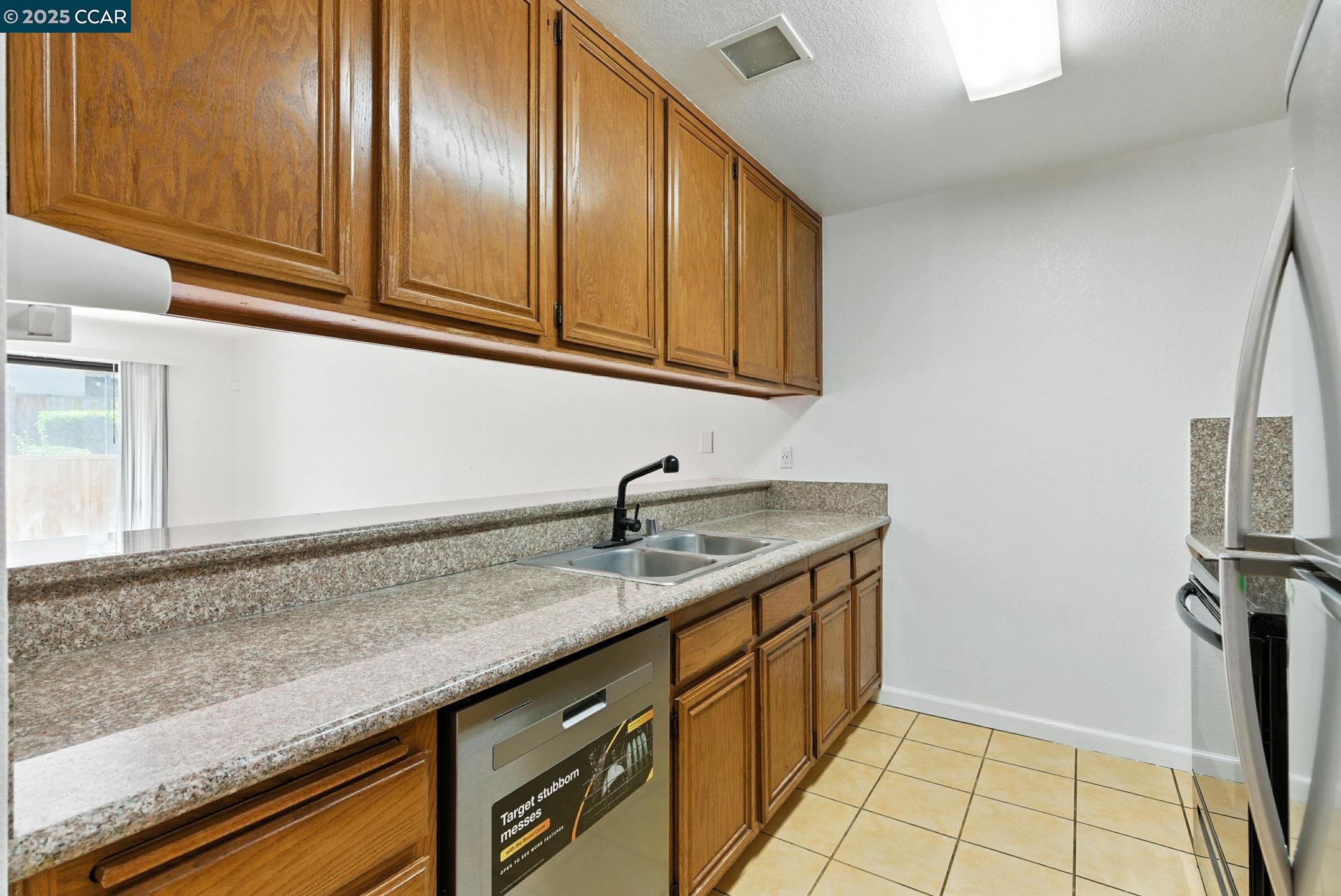 Detail Gallery Image 7 of 33 For 128 Peppermill Ln, Pittsburg,  CA 94565 - 2 Beds | 2/1 Baths