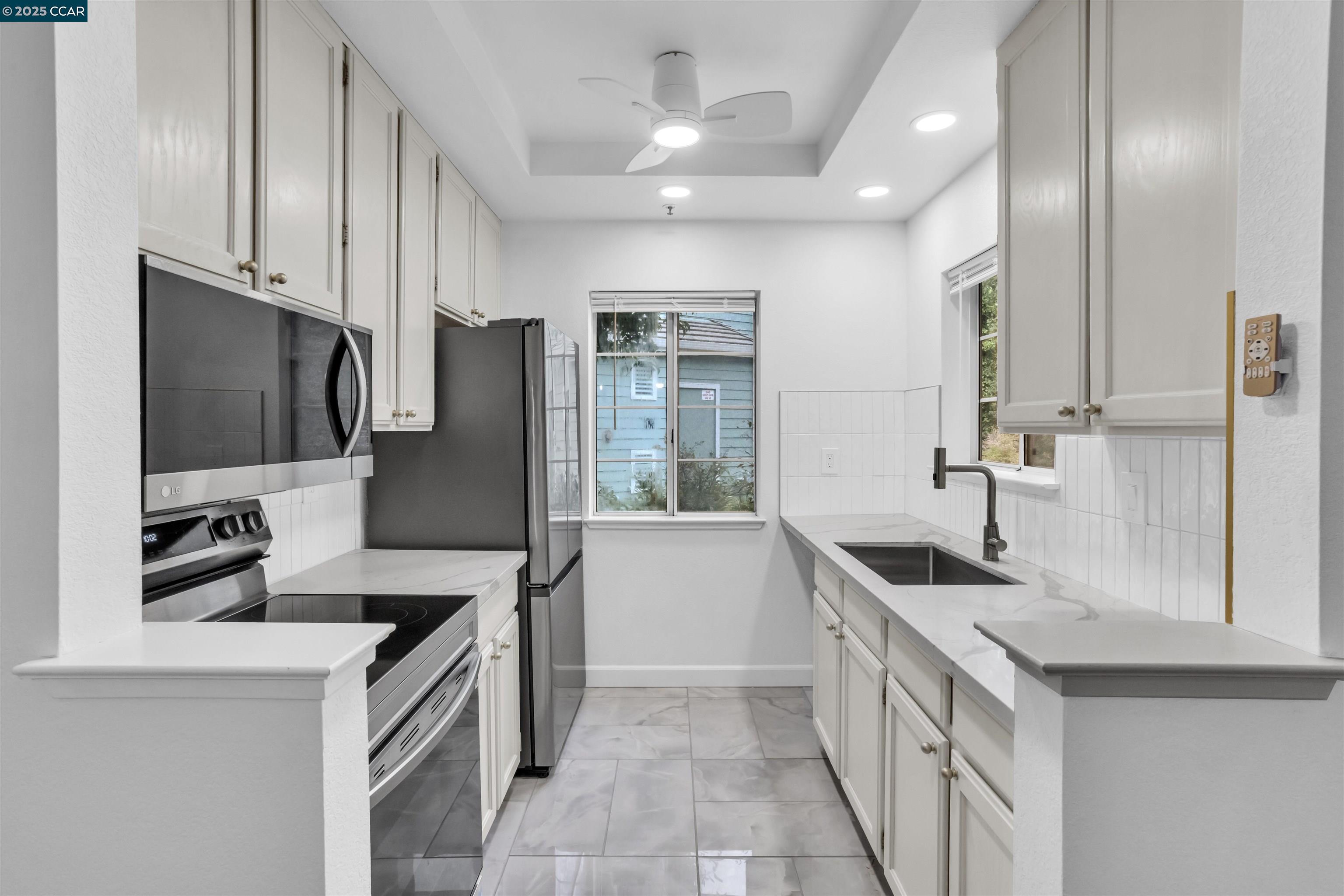 Detail Gallery Image 12 of 37 For 207 Dursey, Pinole,  CA 94564 - 2 Beds | 1 Baths