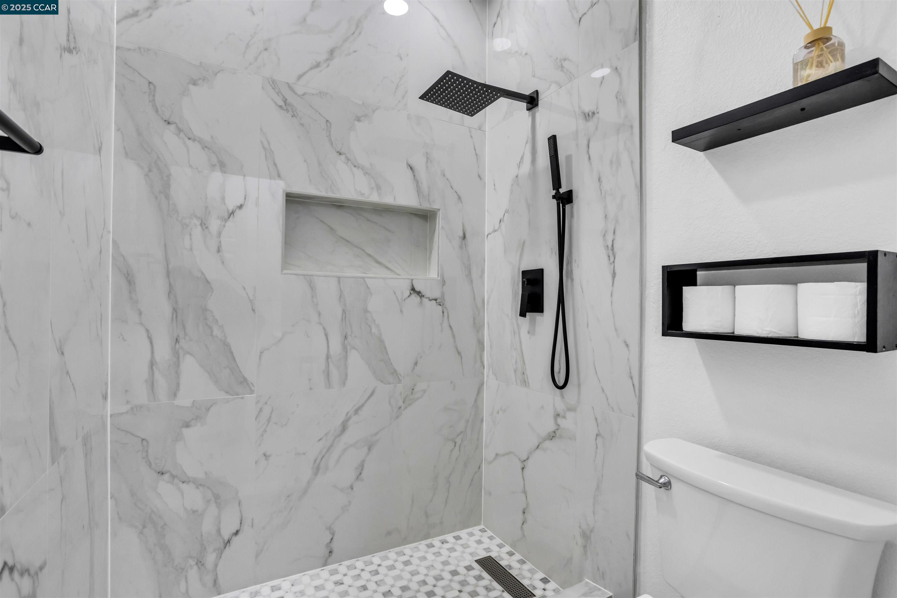 Detail Gallery Image 17 of 37 For 207 Dursey, Pinole,  CA 94564 - 2 Beds | 1 Baths