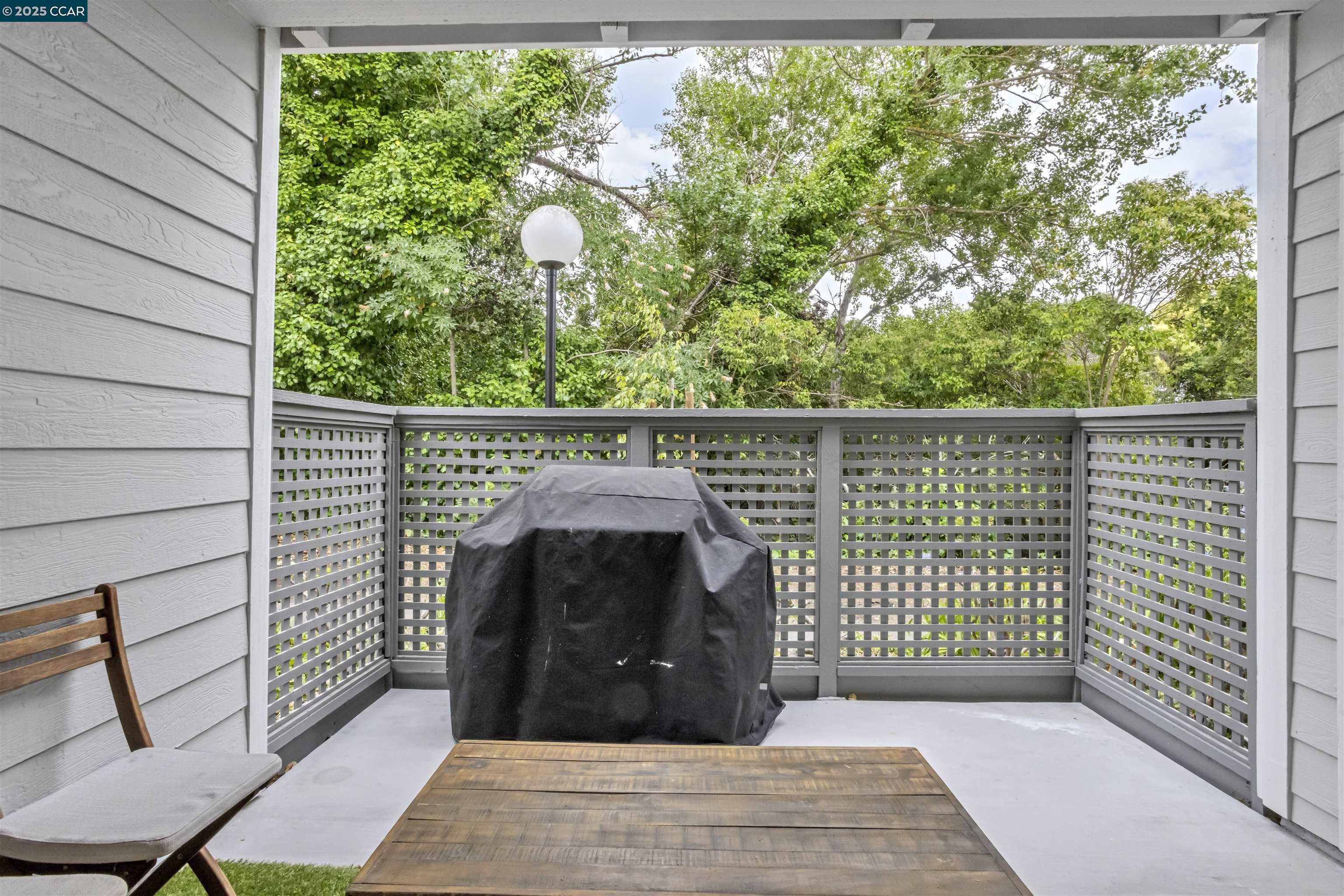 Detail Gallery Image 5 of 37 For 207 Dursey, Pinole,  CA 94564 - 2 Beds | 1 Baths