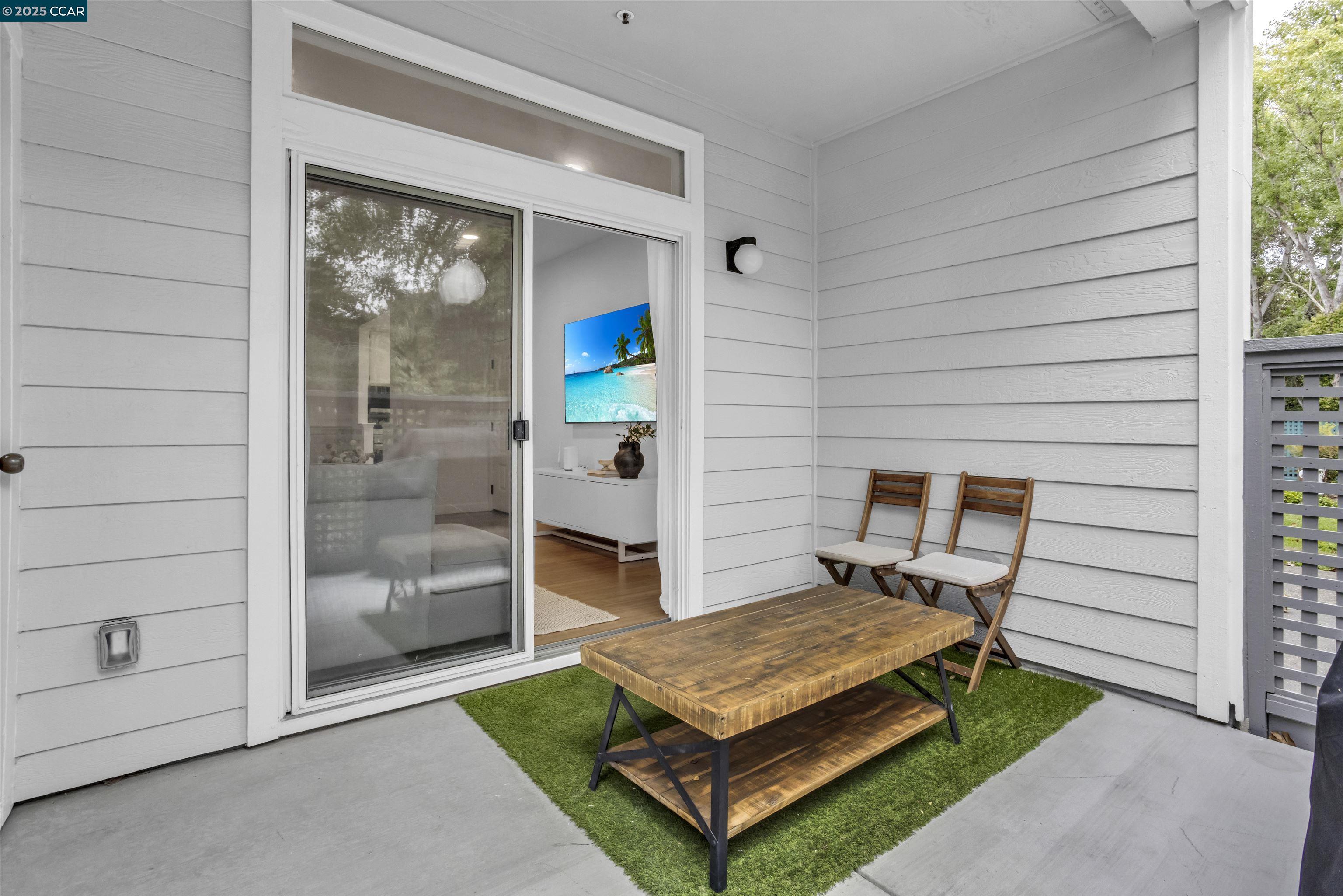 Detail Gallery Image 6 of 37 For 207 Dursey, Pinole,  CA 94564 - 2 Beds | 1 Baths