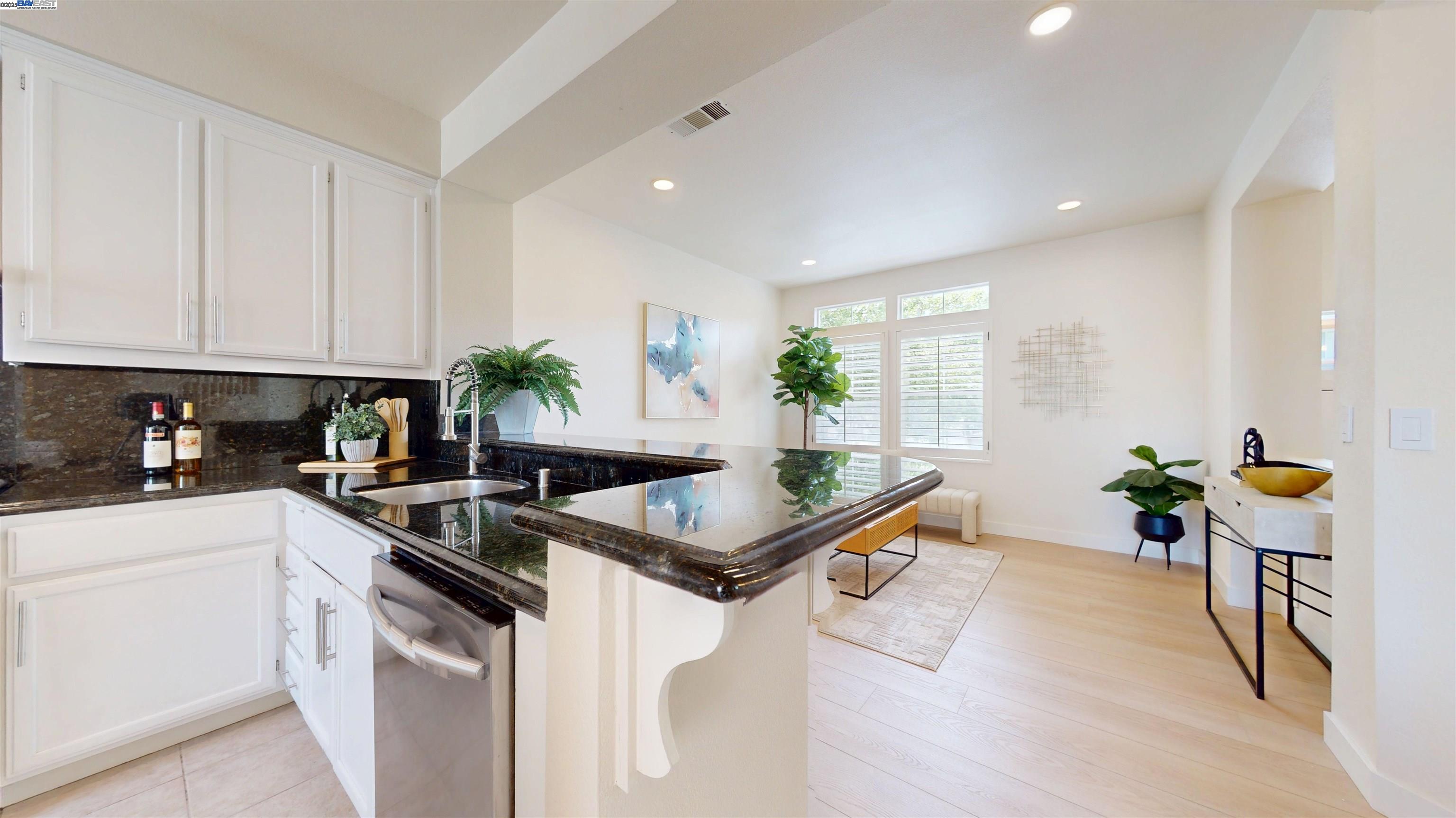 Photo #8: 41104824 Listing: Photo #8