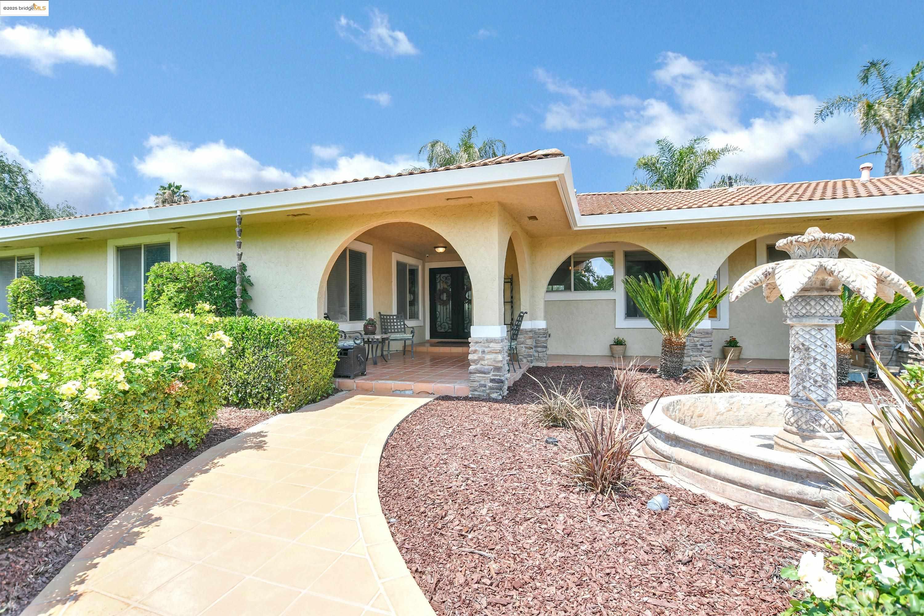 Detail Gallery Image 2 of 60 For 421 Lone Oak Ct, Brentwood,  CA 94513 - 4 Beds | 2 Baths