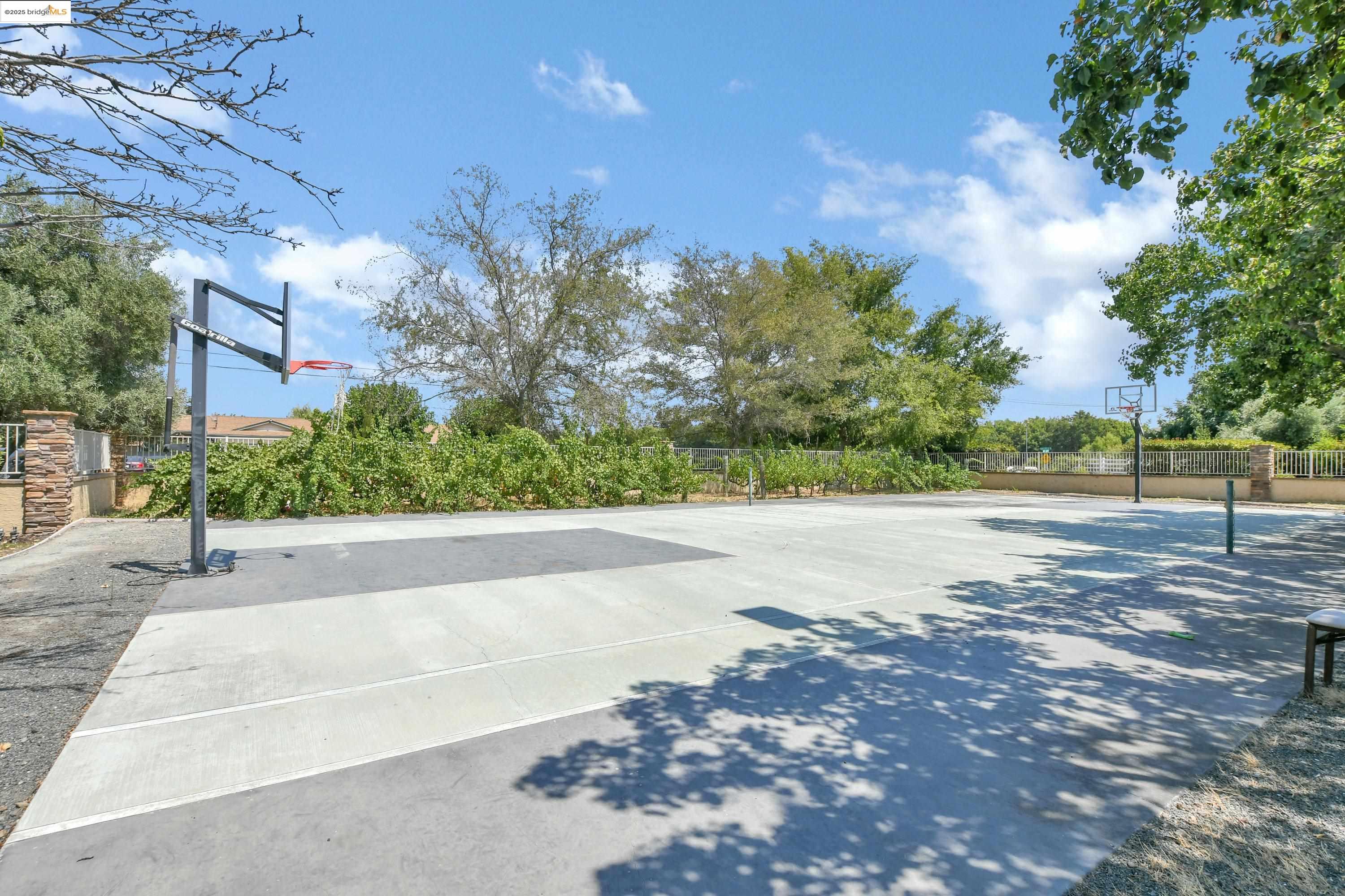 Detail Gallery Image 38 of 60 For 421 Lone Oak Ct, Brentwood,  CA 94513 - 4 Beds | 2 Baths