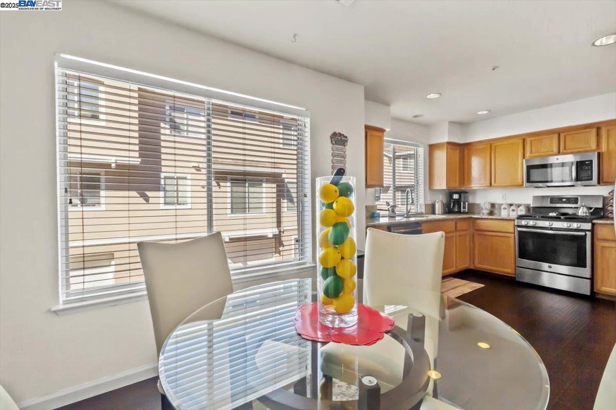 Detail Gallery Image 10 of 28 For 5006 Starling St, Danville,  CA 94506 - 3 Beds | 2/1 Baths