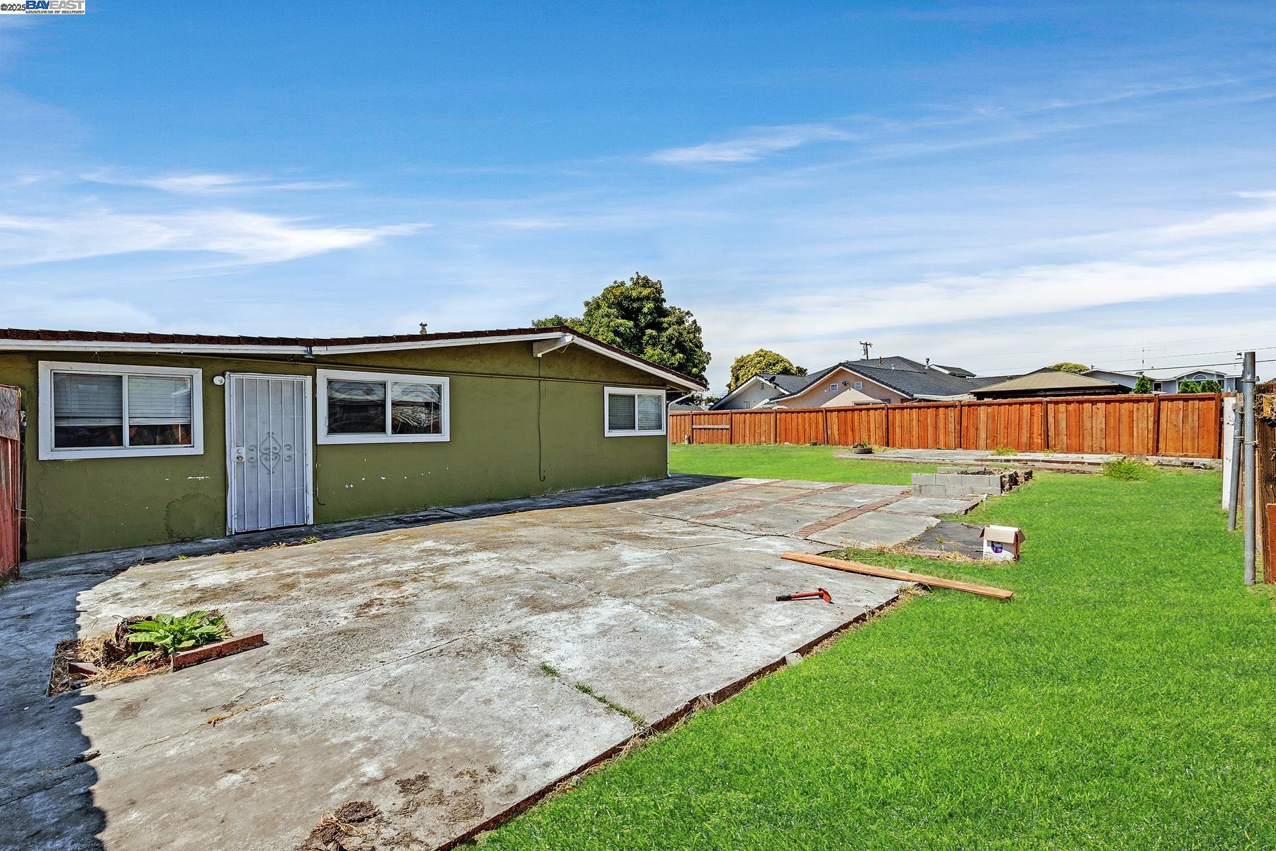 Detail Gallery Image 2 of 39 For 27629 Pompano Ave, Hayward,  CA 94544 - 3 Beds | 2 Baths
