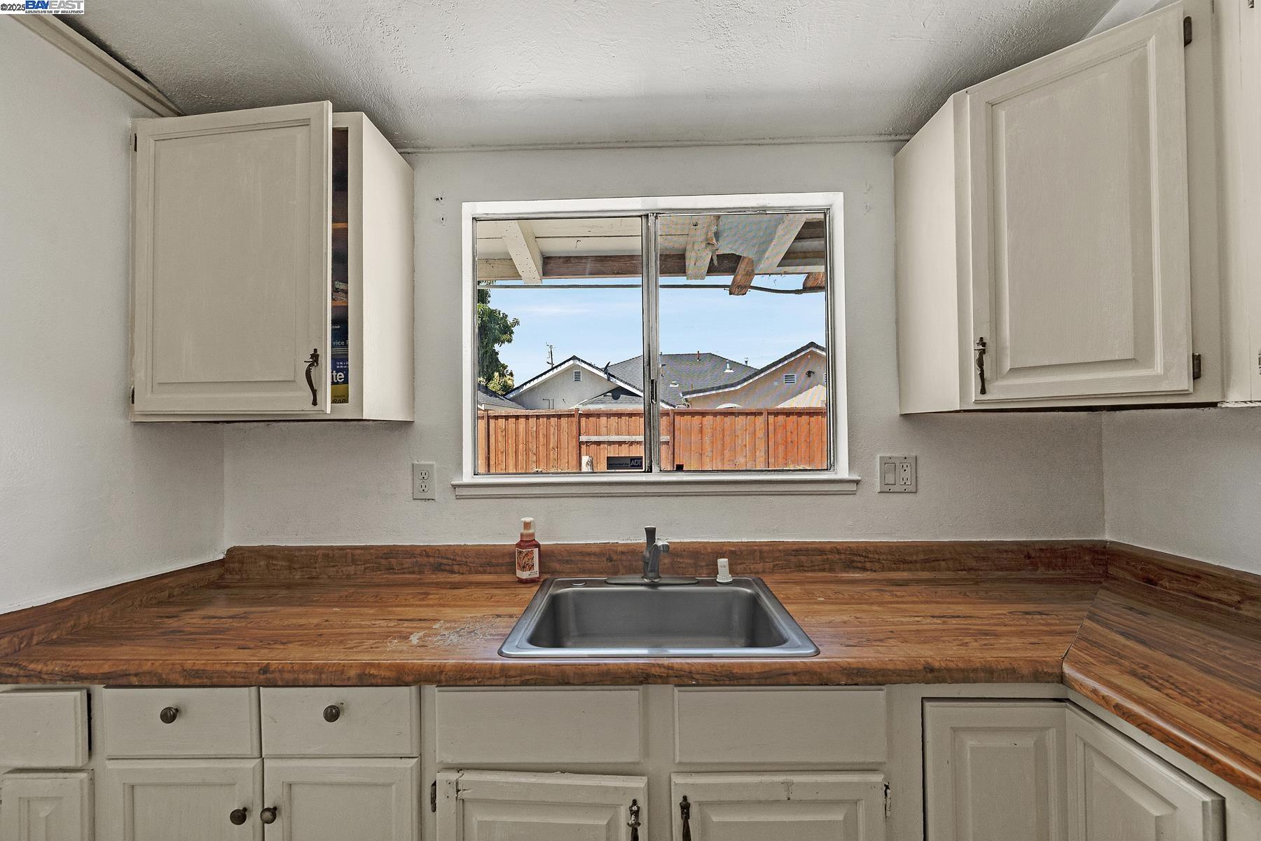 Detail Gallery Image 12 of 39 For 27629 Pompano Ave, Hayward,  CA 94544 - 3 Beds | 2 Baths