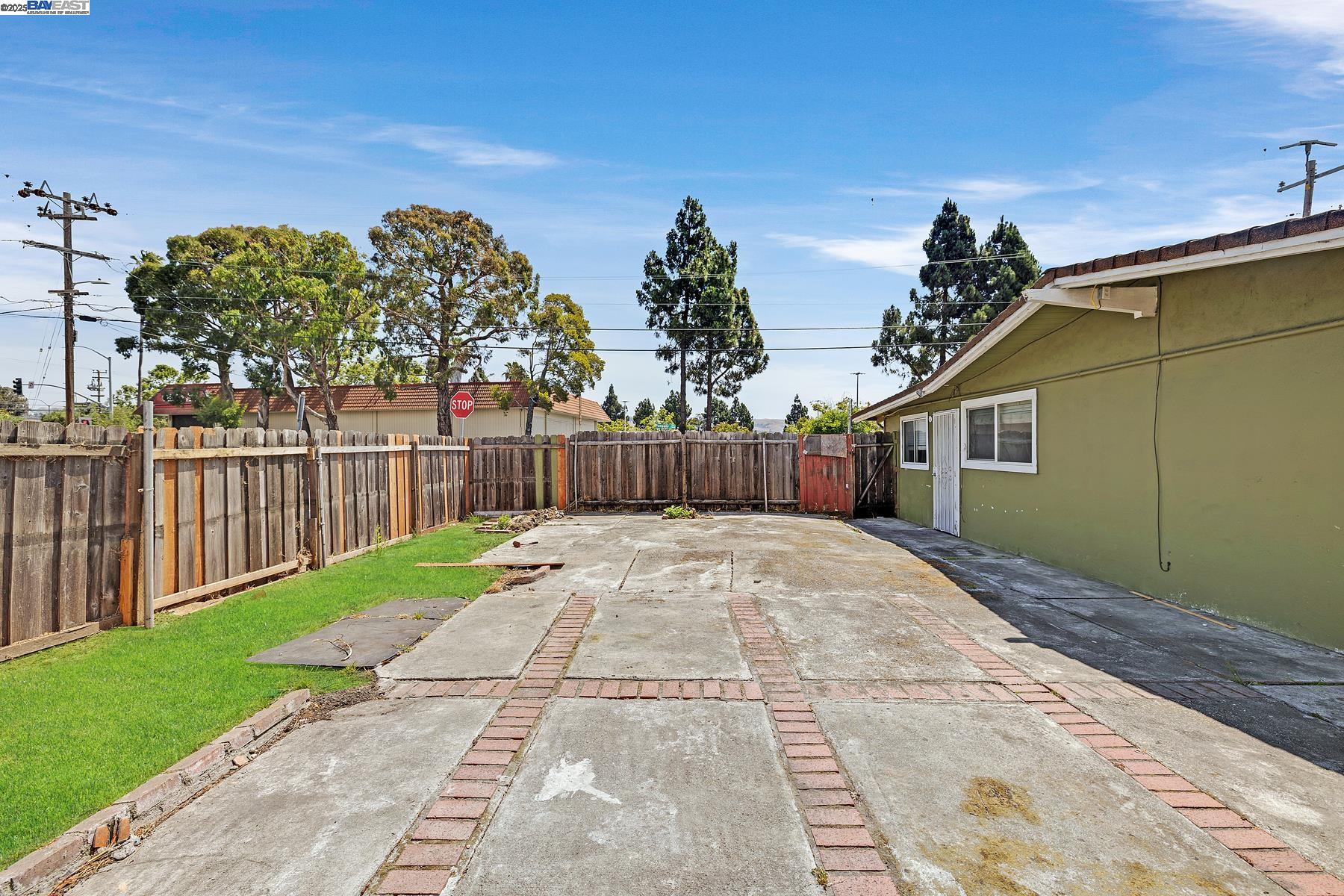Detail Gallery Image 29 of 39 For 27629 Pompano Ave, Hayward,  CA 94544 - 3 Beds | 2 Baths