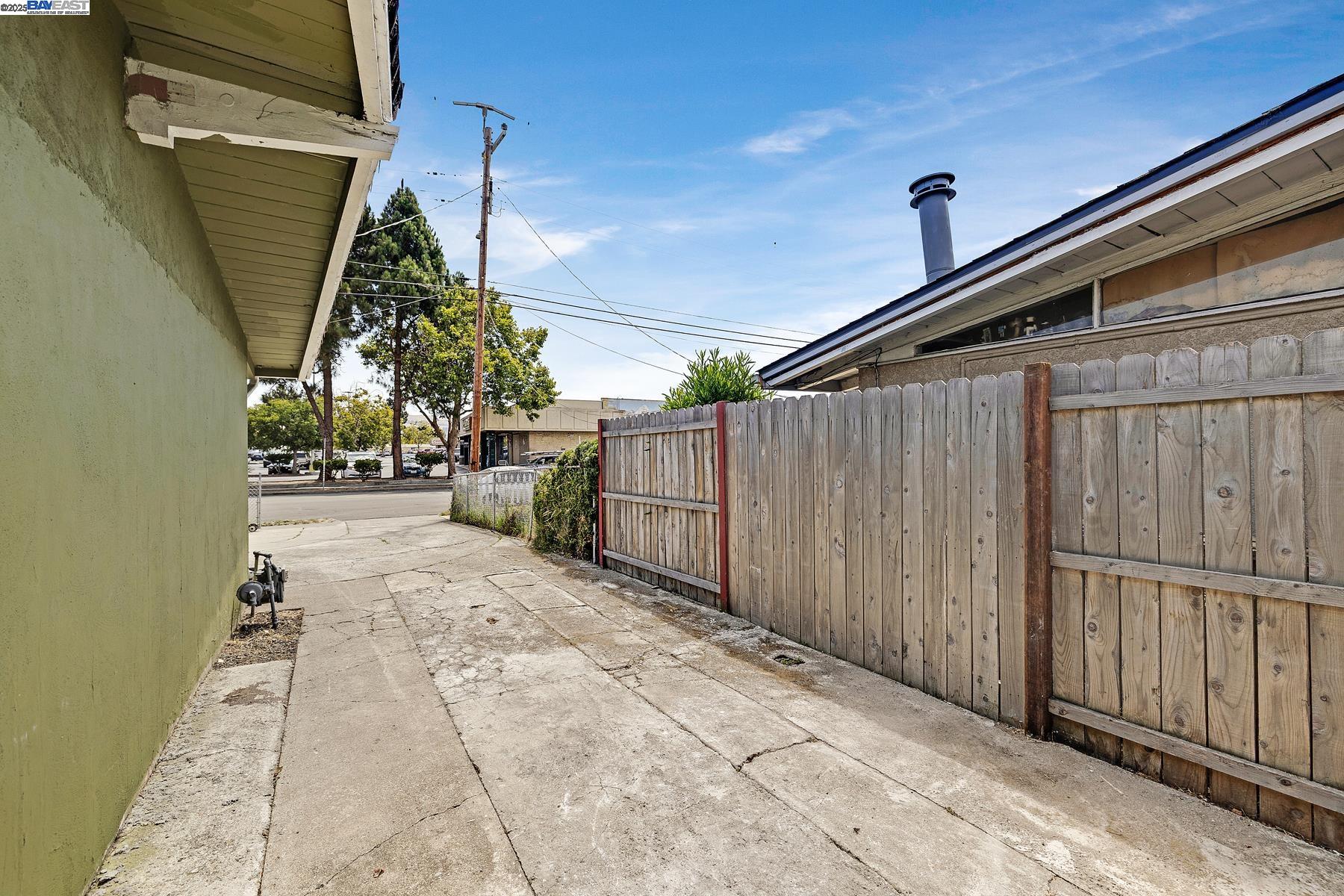 Detail Gallery Image 32 of 39 For 27629 Pompano Ave, Hayward,  CA 94544 - 3 Beds | 2 Baths