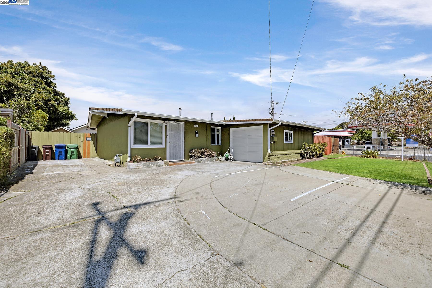 Detail Gallery Image 7 of 39 For 27629 Pompano Ave, Hayward,  CA 94544 - 3 Beds | 2 Baths