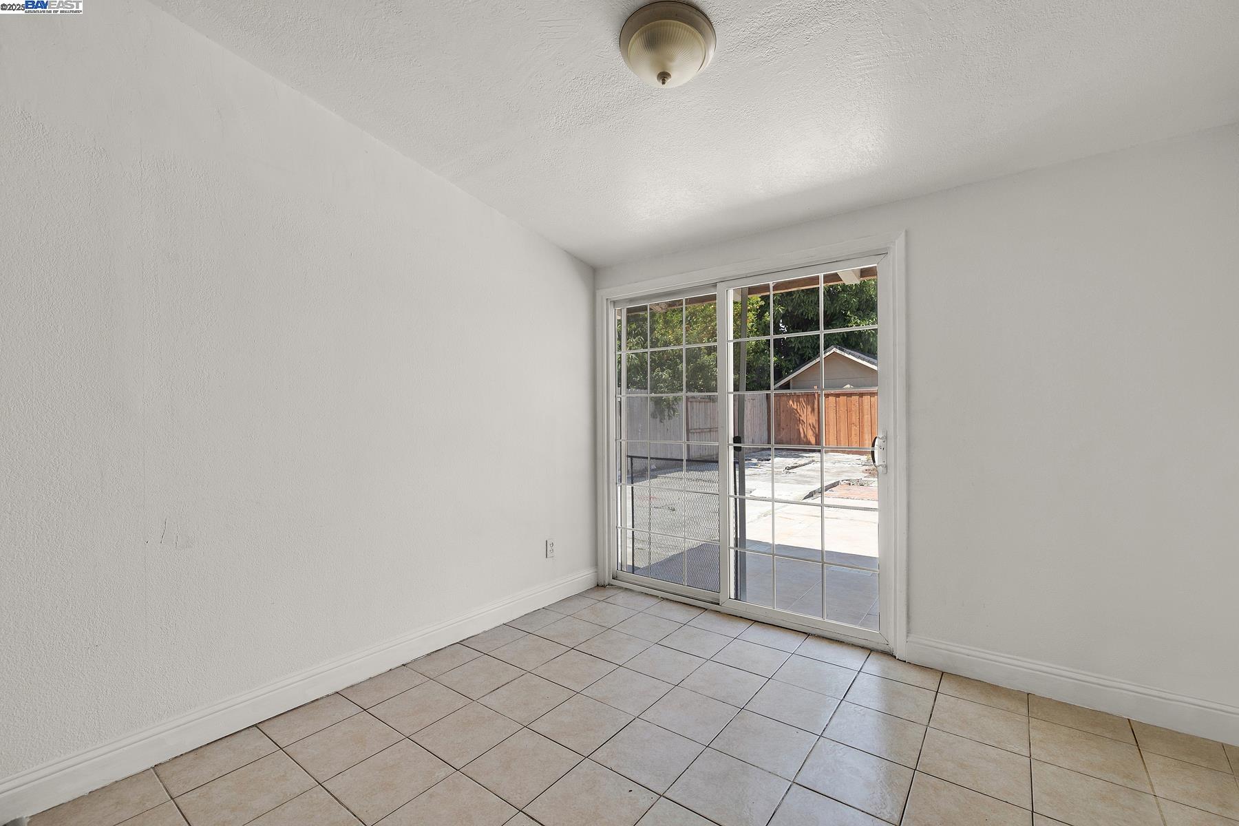 Detail Gallery Image 9 of 39 For 27629 Pompano Ave, Hayward,  CA 94544 - 3 Beds | 2 Baths