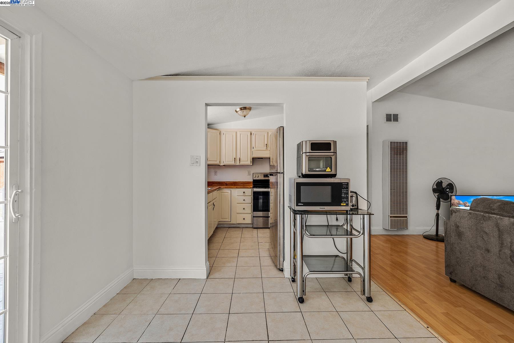 Detail Gallery Image 10 of 39 For 27629 Pompano Ave, Hayward,  CA 94544 - 3 Beds | 2 Baths