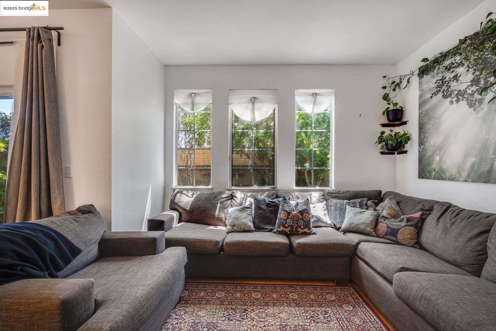 Detail Gallery Image 5 of 29 For 1486 Adeline St, Oakland,  CA 94607 - 3 Beds | 2/1 Baths
