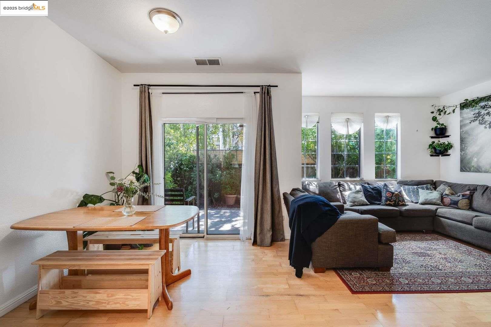 Detail Gallery Image 7 of 29 For 1486 Adeline St, Oakland,  CA 94607 - 3 Beds | 2/1 Baths
