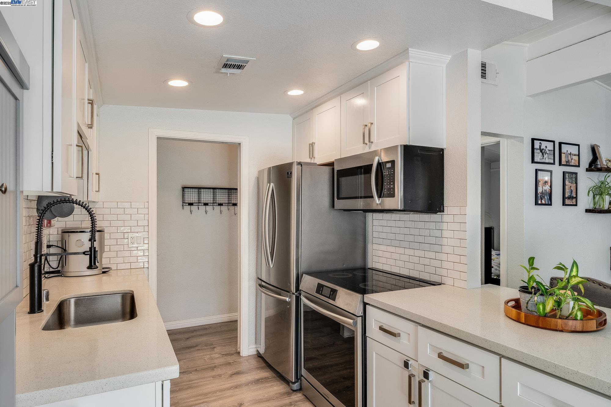 Detail Gallery Image 12 of 34 For 4453 Porter St, Fremont,  CA 94538 - 3 Beds | 2 Baths