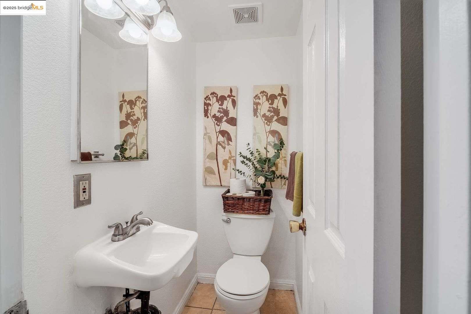 Detail Gallery Image 13 of 29 For 1486 Adeline St, Oakland,  CA 94607 - 3 Beds | 2/1 Baths