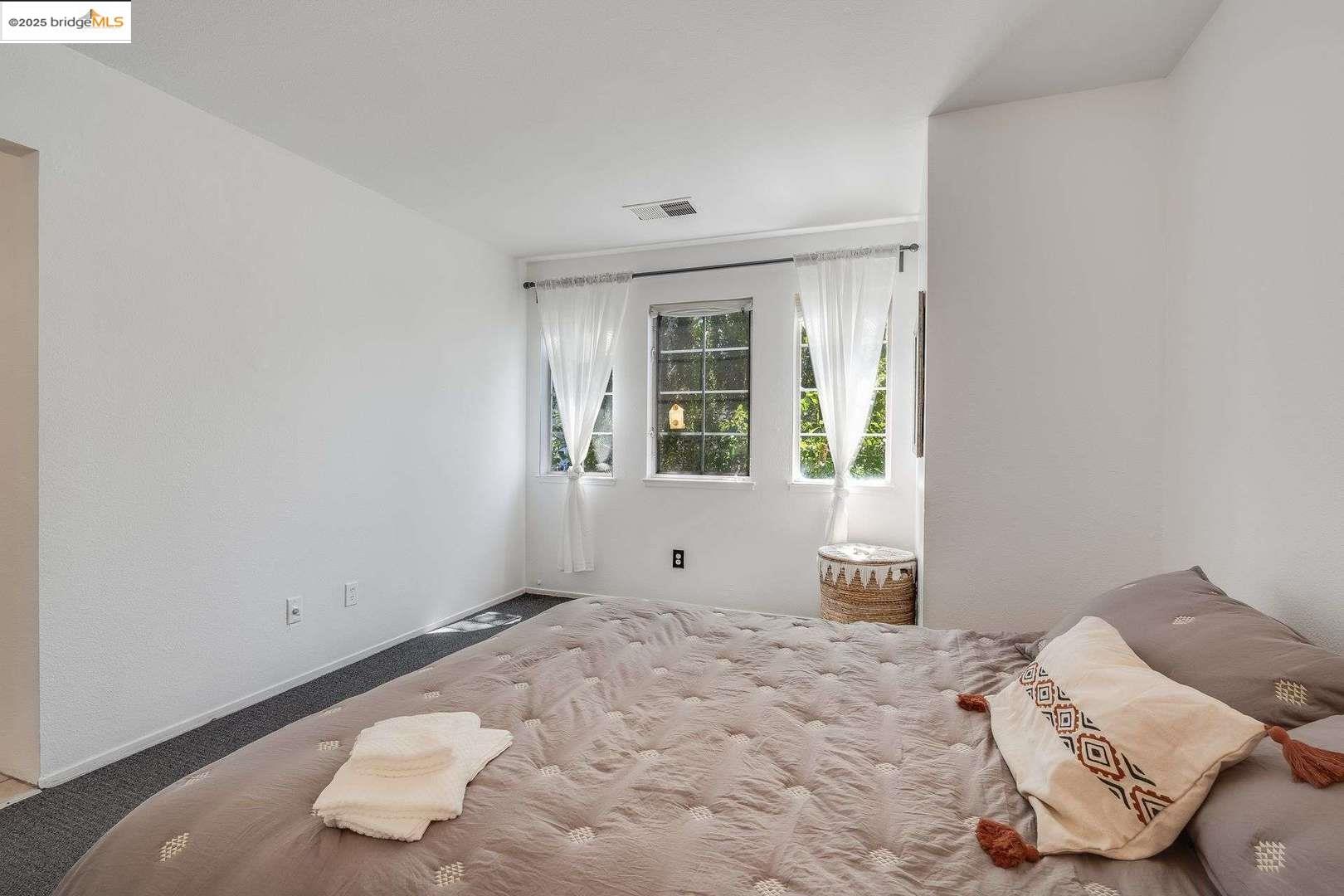 Detail Gallery Image 15 of 29 For 1486 Adeline St, Oakland,  CA 94607 - 3 Beds | 2/1 Baths