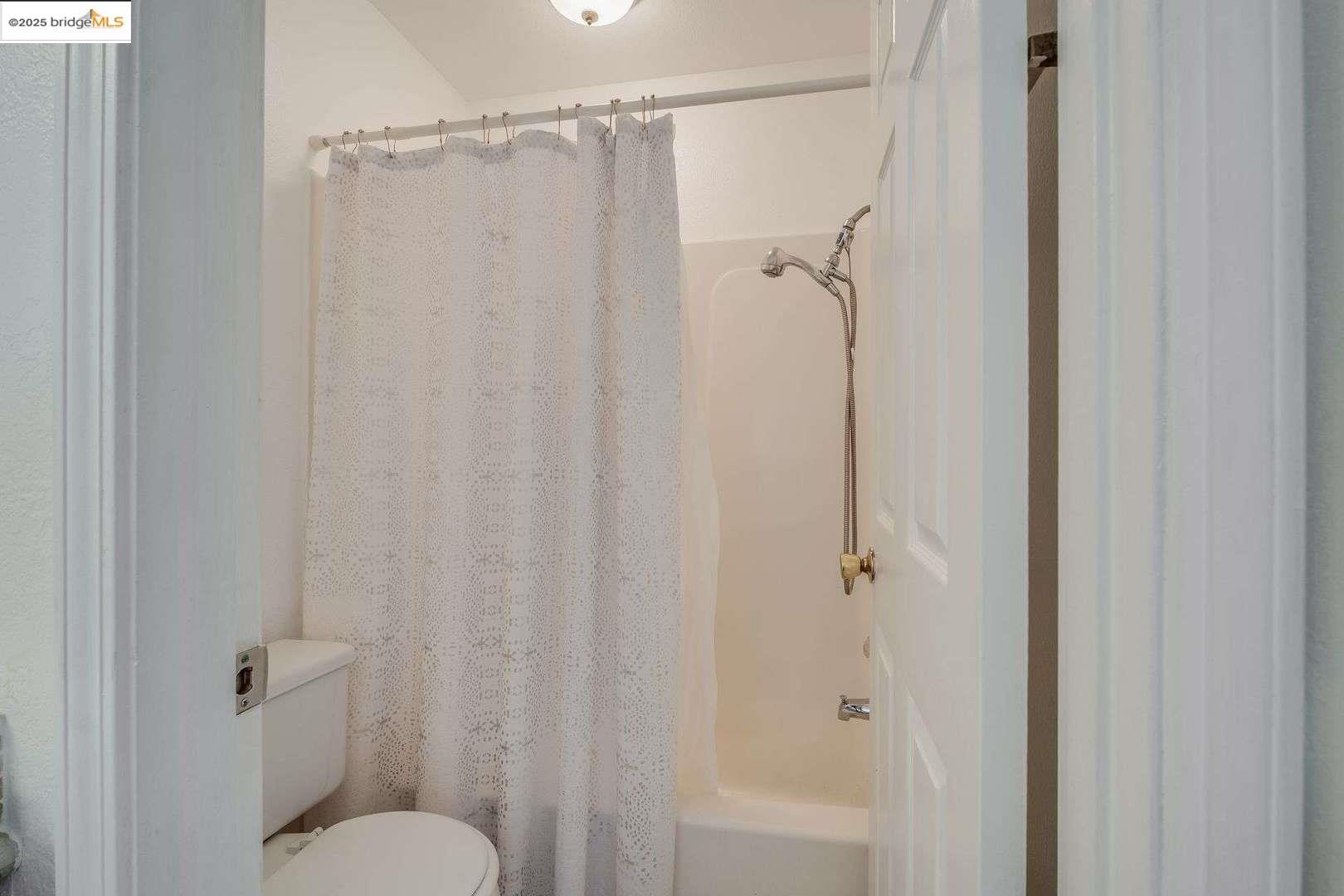 Detail Gallery Image 18 of 29 For 1486 Adeline St, Oakland,  CA 94607 - 3 Beds | 2/1 Baths