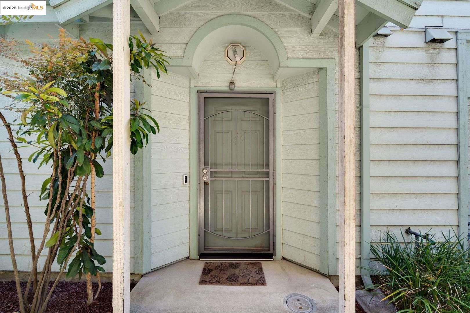 Detail Gallery Image 3 of 29 For 1486 Adeline St, Oakland,  CA 94607 - 3 Beds | 2/1 Baths