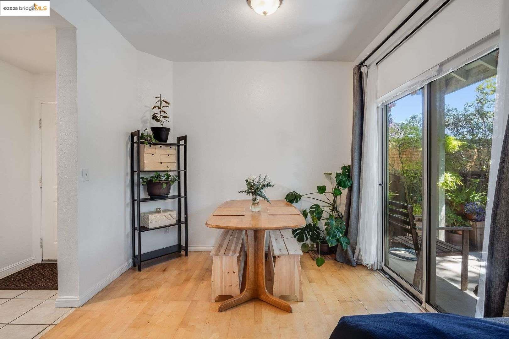 Detail Gallery Image 6 of 29 For 1486 Adeline St, Oakland,  CA 94607 - 3 Beds | 2/1 Baths