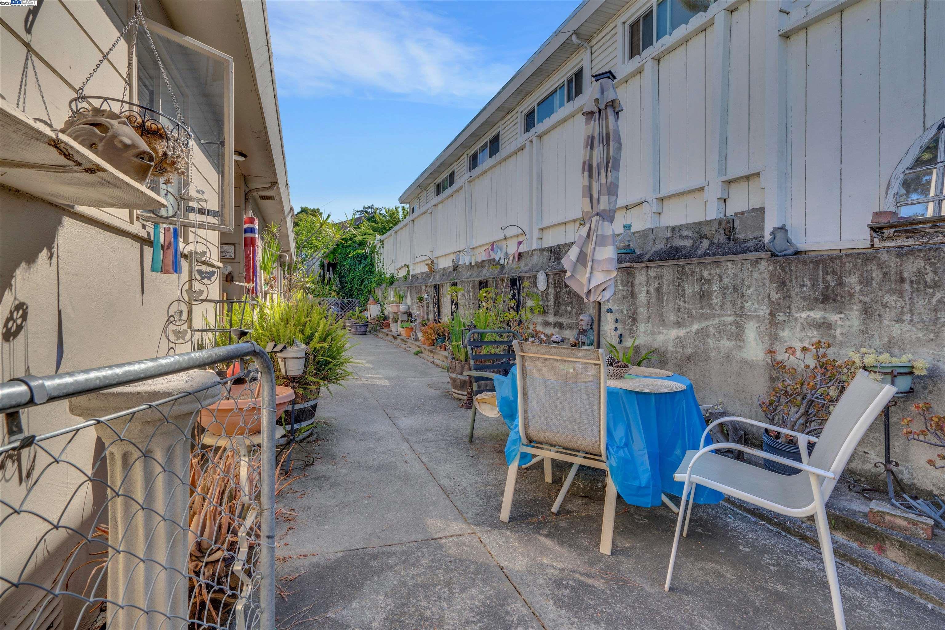 Detail Gallery Image 13 of 28 For 1916 E 30th St, Oakland,  CA 94606 - – Beds | – Baths