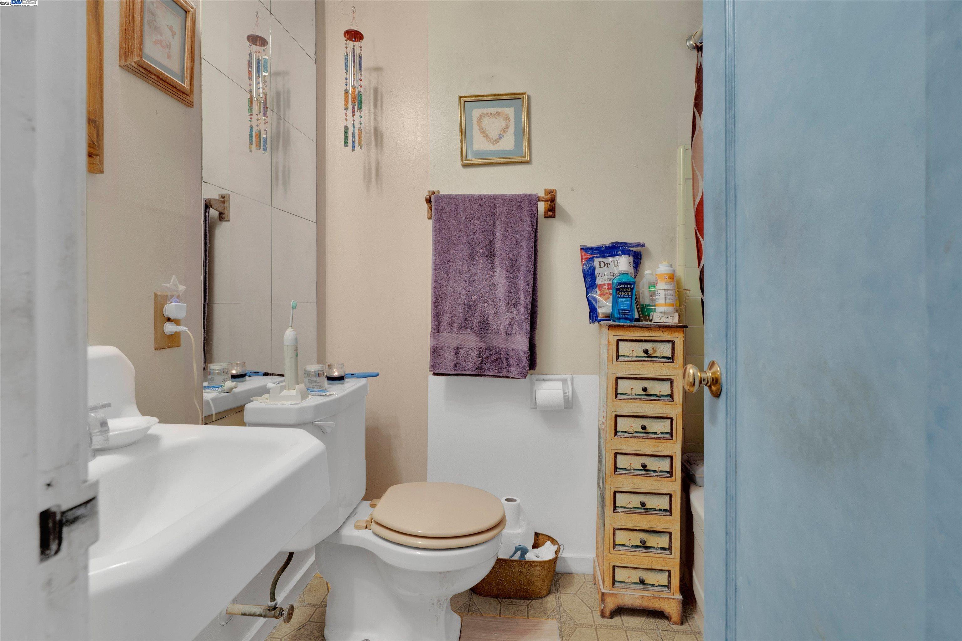 Detail Gallery Image 16 of 28 For 1916 E 30th St, Oakland,  CA 94606 - – Beds | – Baths