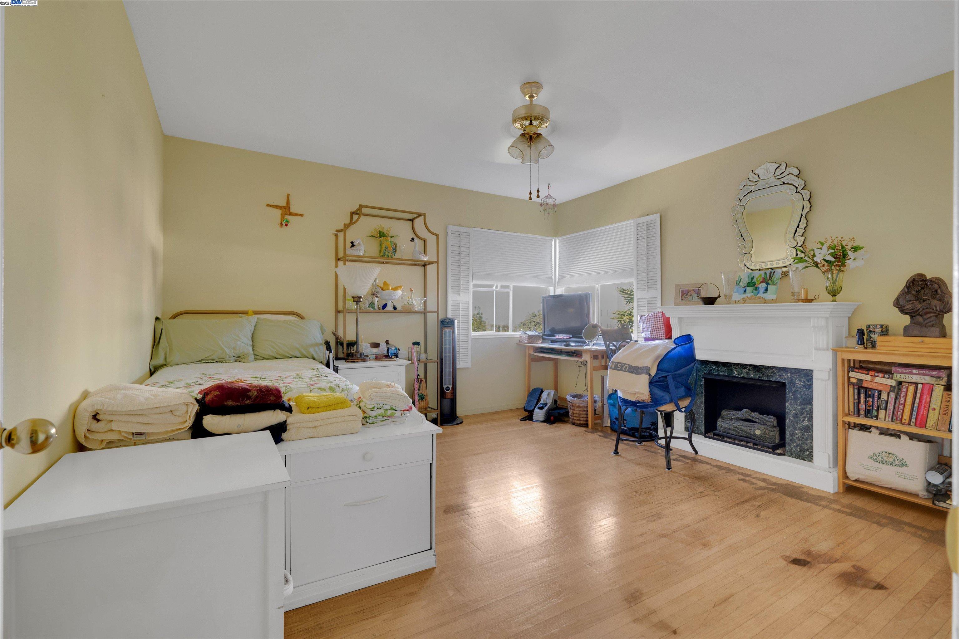 Detail Gallery Image 3 of 28 For 1916 E 30th St, Oakland,  CA 94606 - – Beds | – Baths