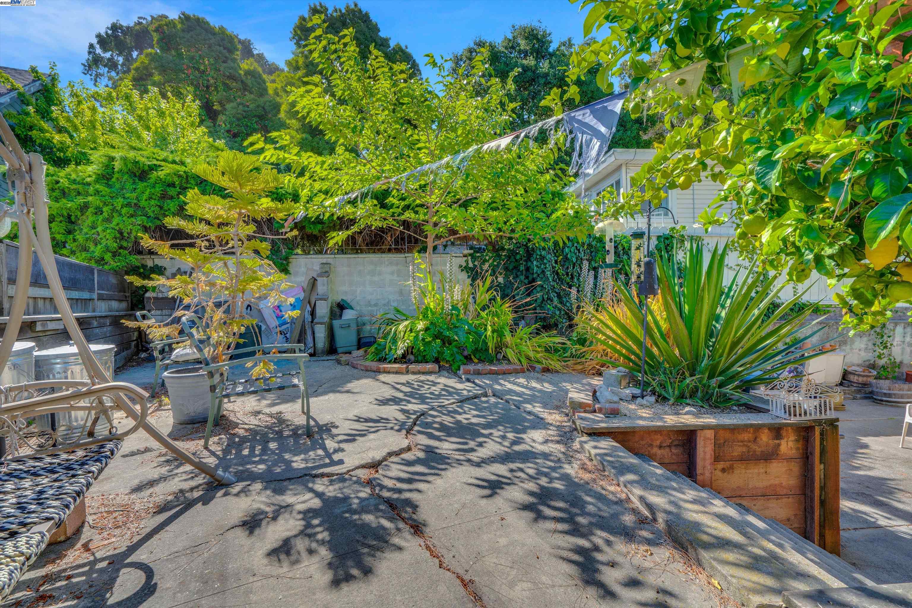 Detail Gallery Image 24 of 28 For 1916 E 30th St, Oakland,  CA 94606 - – Beds | – Baths
