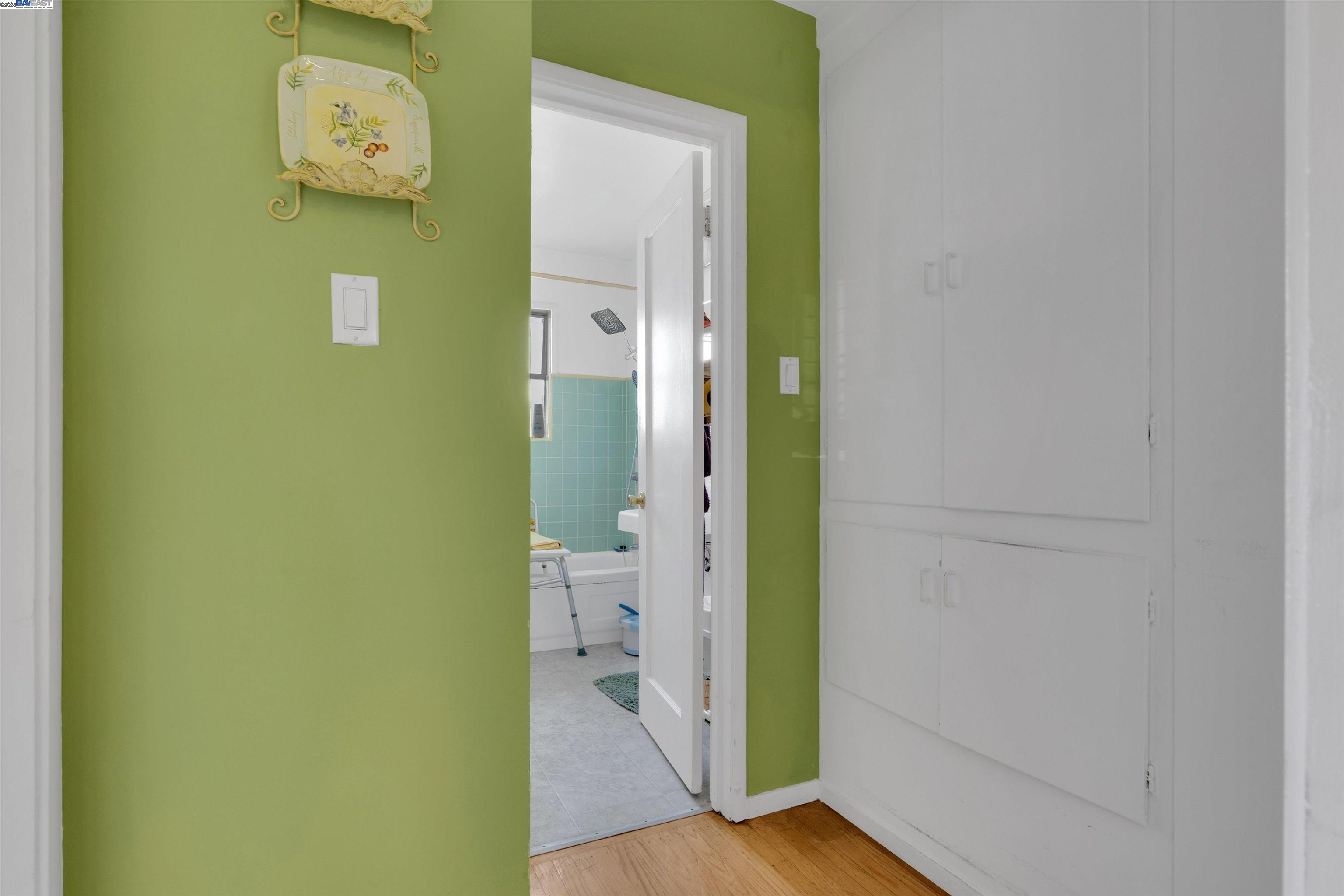 Detail Gallery Image 5 of 28 For 1916 E 30th St, Oakland,  CA 94606 - – Beds | – Baths